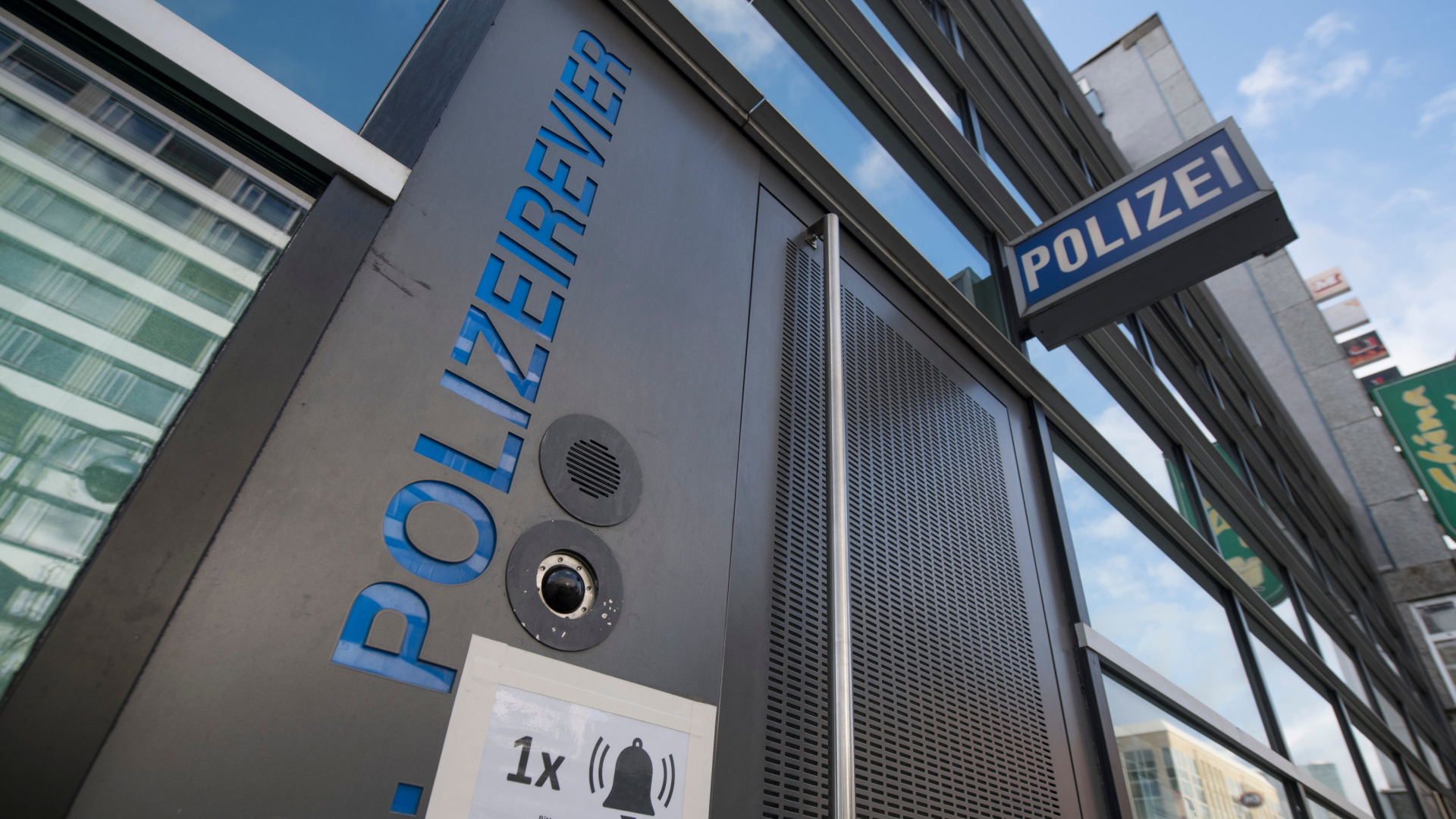 Polizeirevier in Frankfurt am Main | Bildquelle: dpa