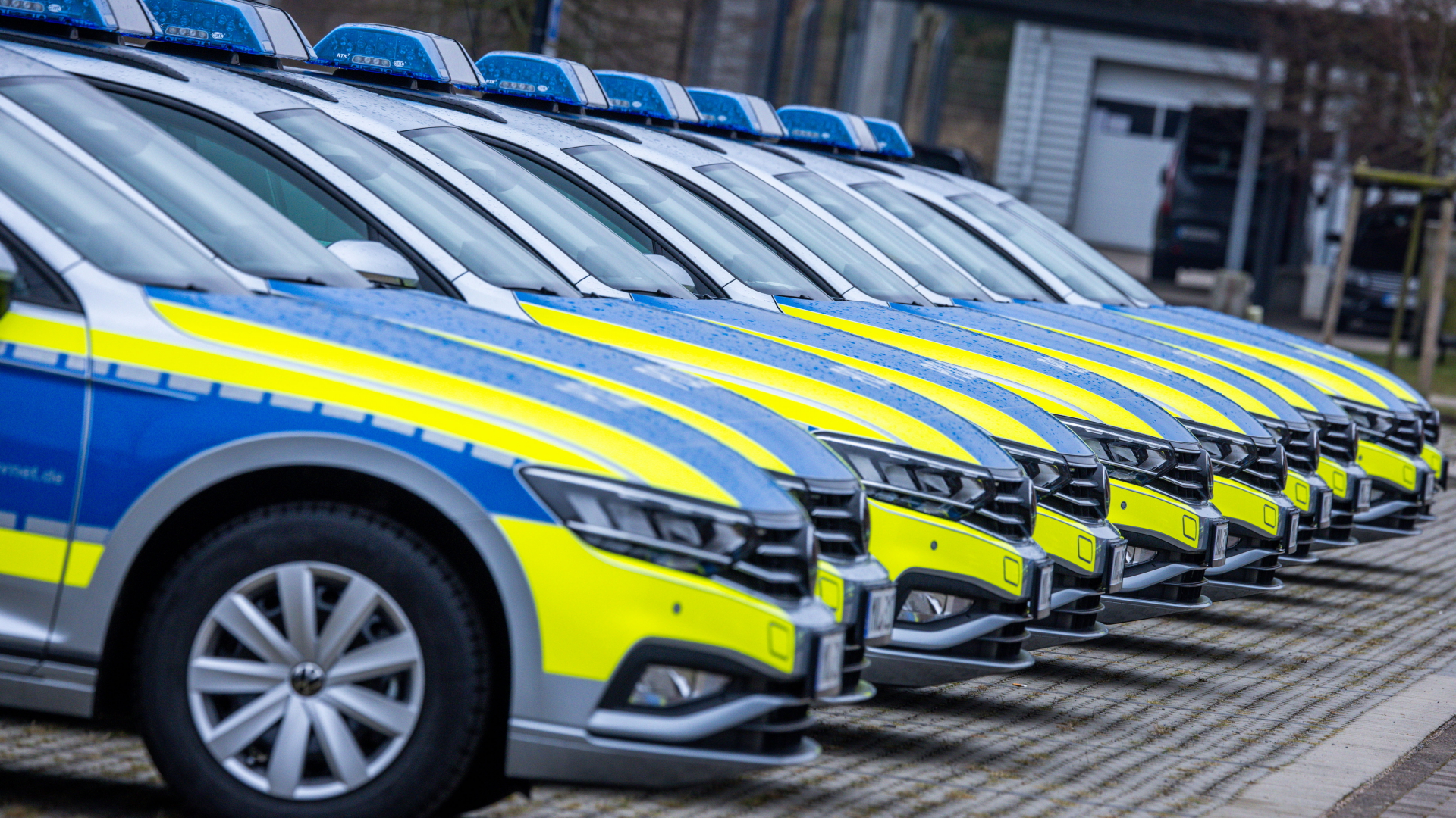 Polizeiautos in Schwerin | dpa