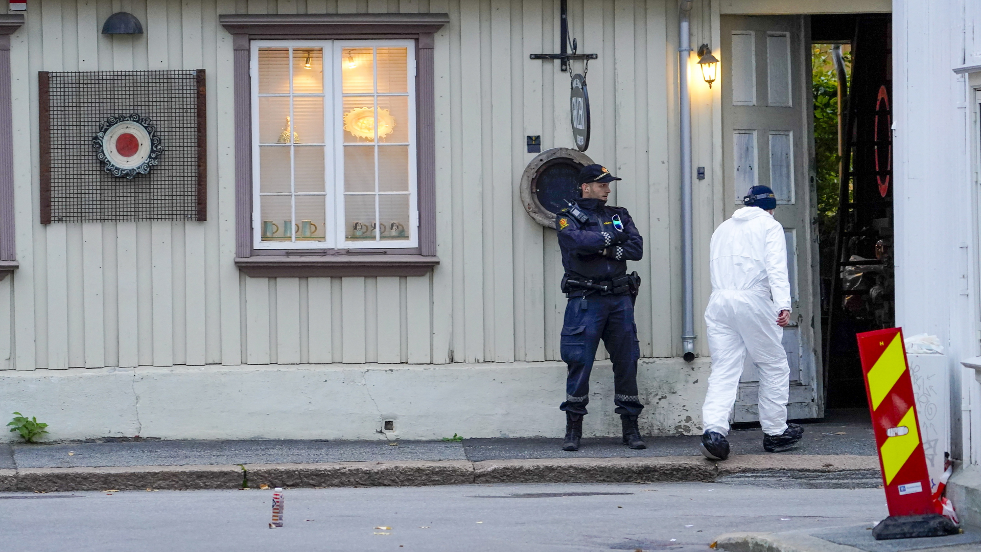 Polizei bei forensischen Untersuchungen in Kongsberg