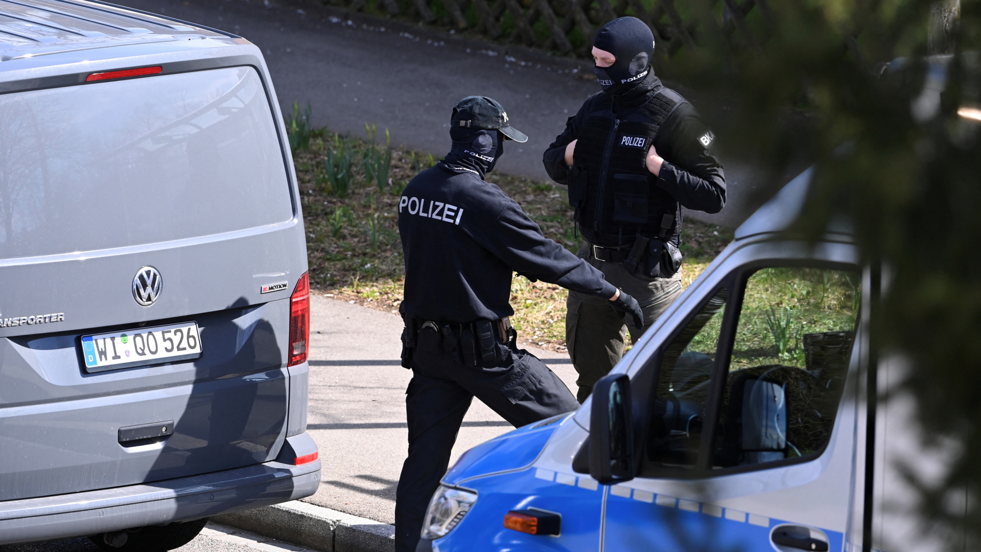 Polizeibeamte im Einsatz gegen die "Reichsbürger"-Szene in Reutlingen
