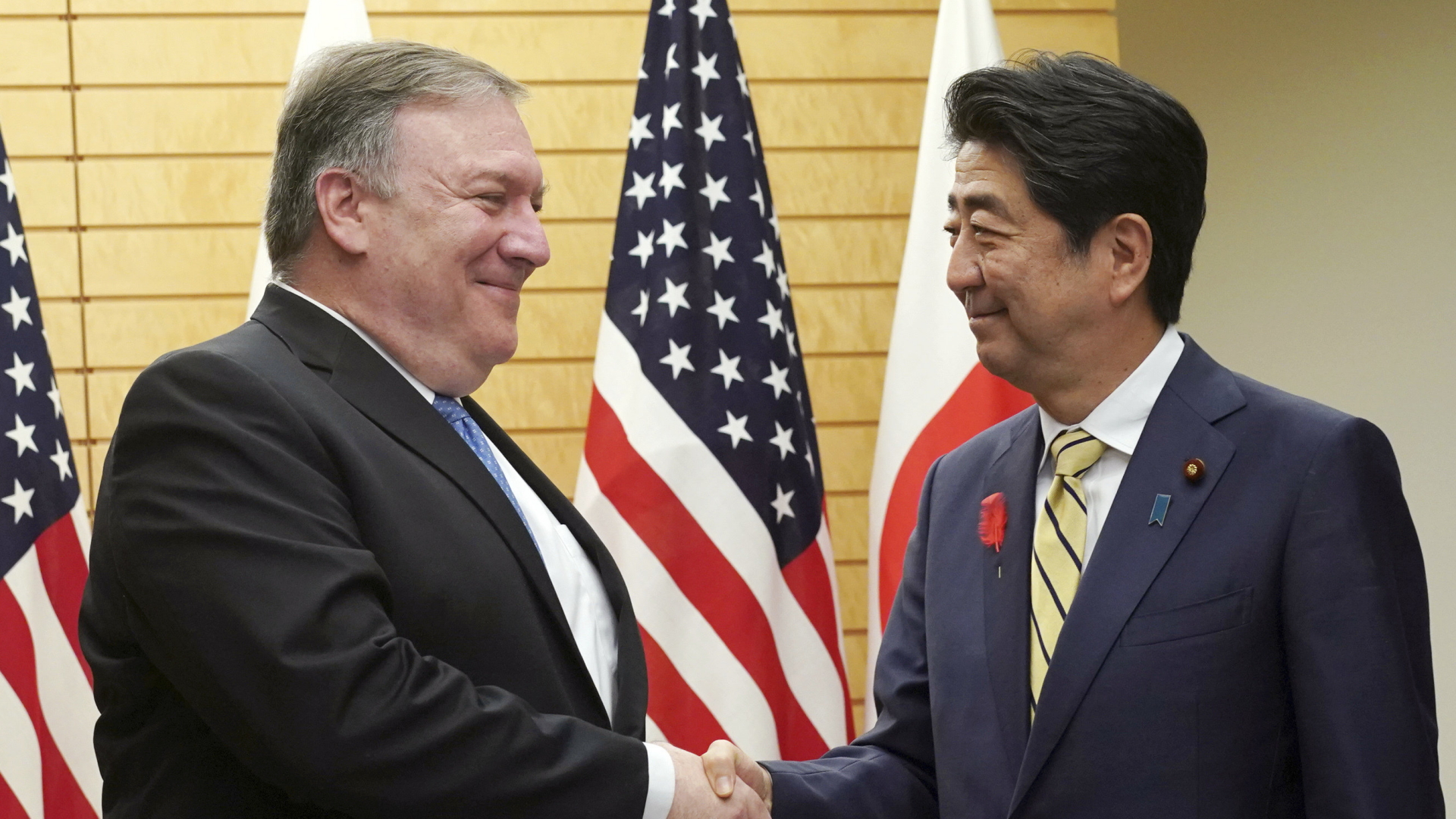 US-Außenminister Mike Pompeo und Japans Ministerpräsident Shinzo Abe  | Bildquelle: AP