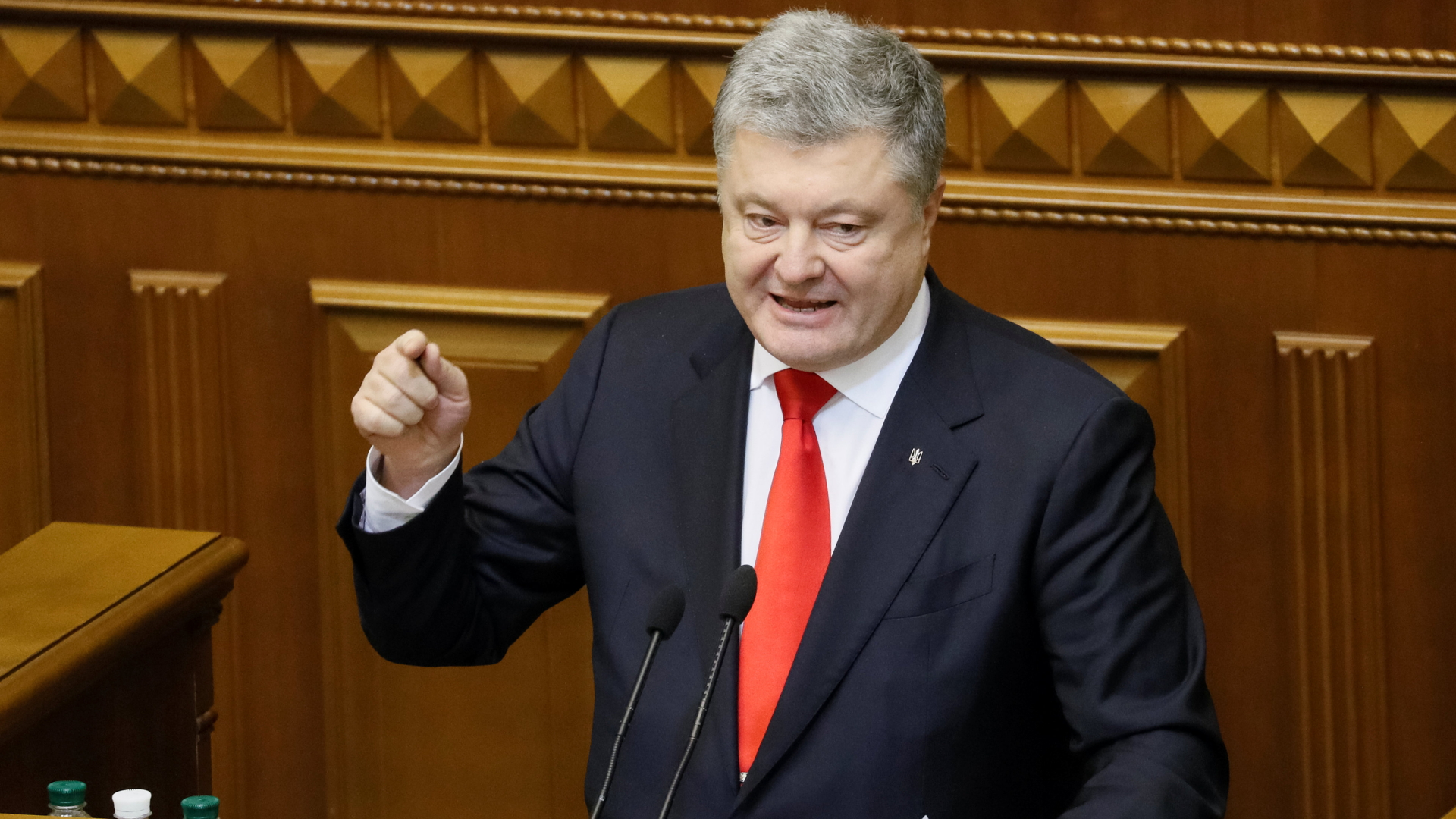 Ukraines Präsident Petro Poroshenko  spricht im Parlament. | Bildquelle: REUTERS