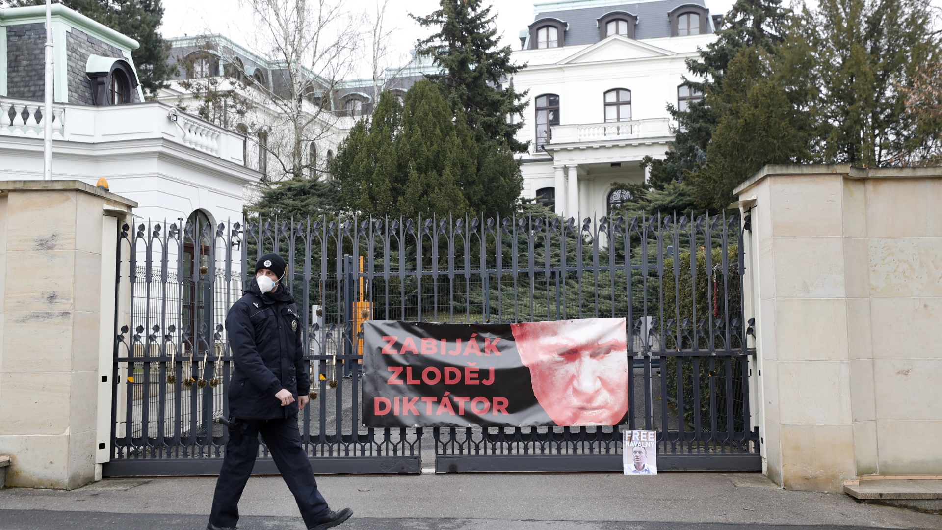 Die russische Botschaft in Prag | AP