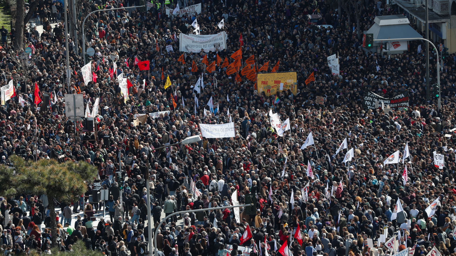 Nach Zugunglück: Griechenland vereint im Protest