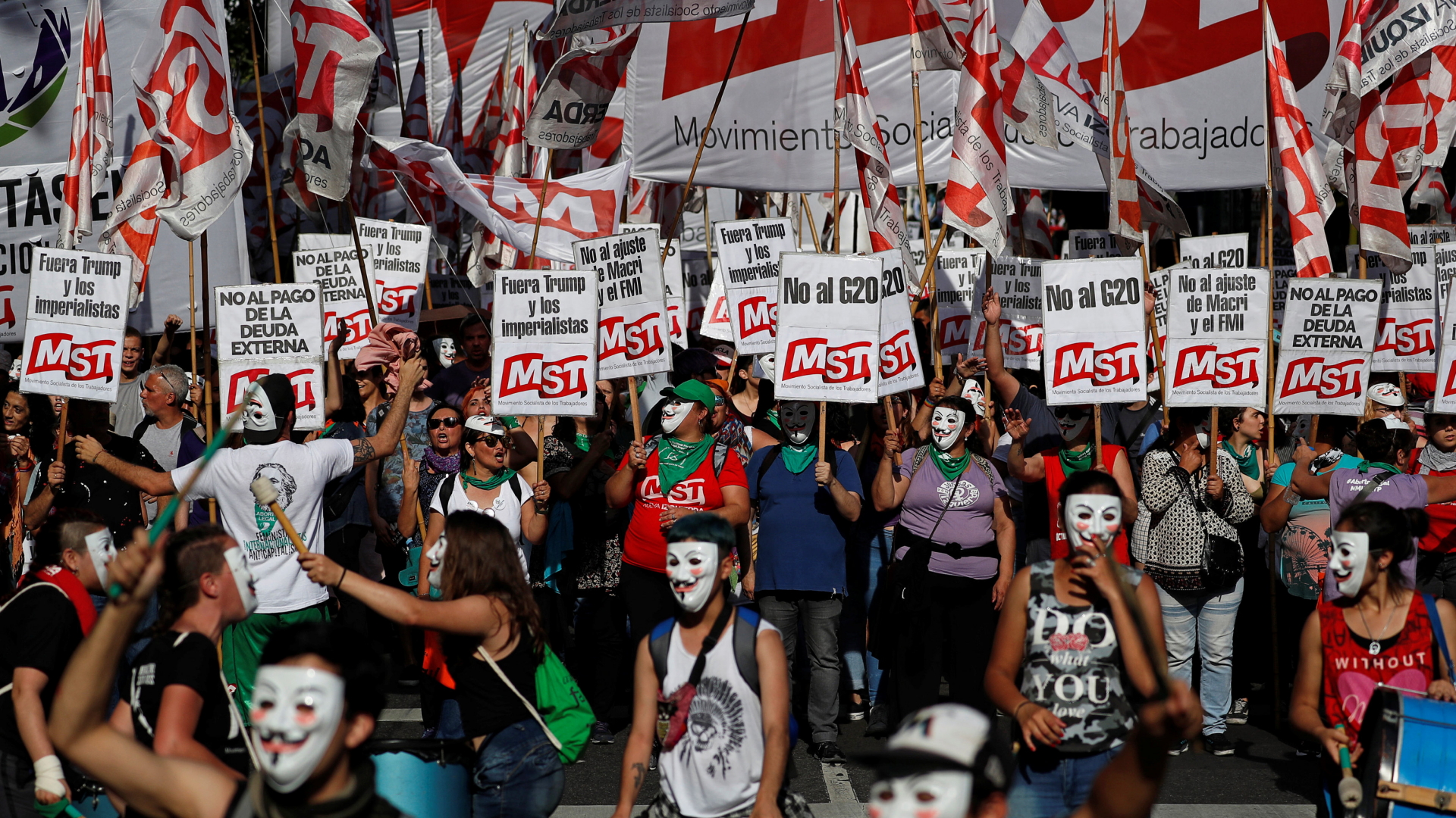 Demonstranten protestieren in Buenos Aires gegen den G20-Gipfel. | Bildquelle: REUTERS