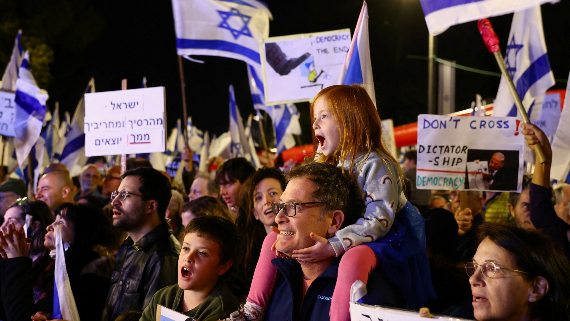 Menschen bei einer Protestaktion in Jerusalem | REUTERS