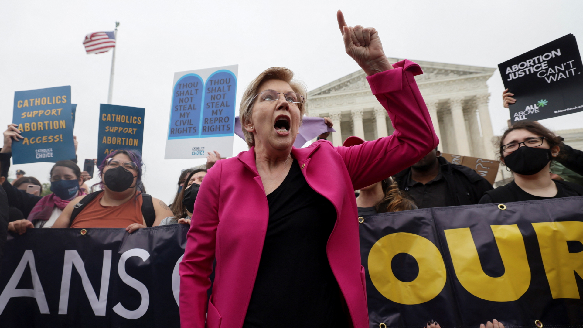 US-Senatorin Warren bei Protesten vor dem Obersten Gerichtshof der USA | REUTERS
