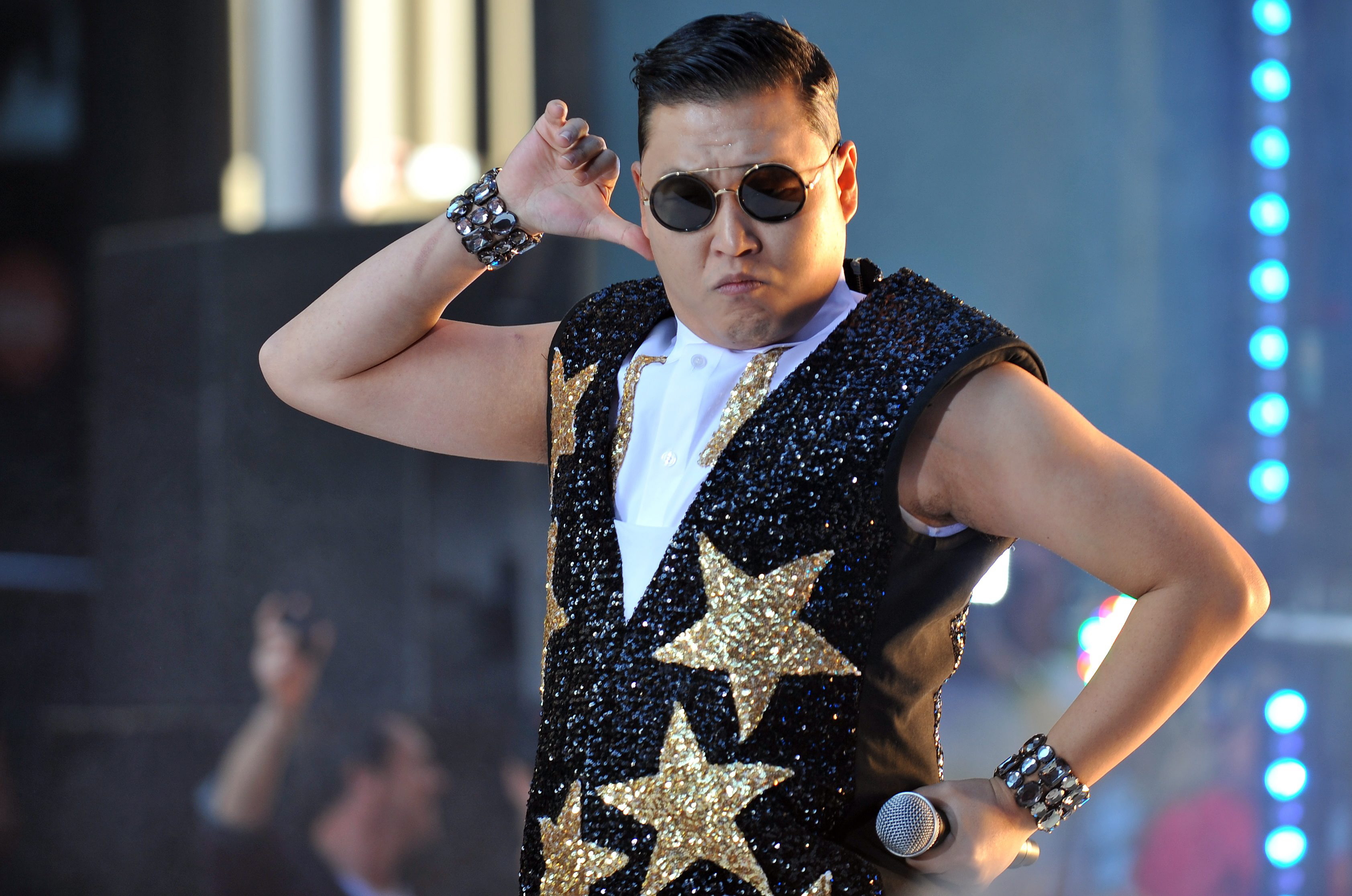 Der Künstler PSY tanzt zu seinem Hit Gangnam Style | picture alliance / dpa