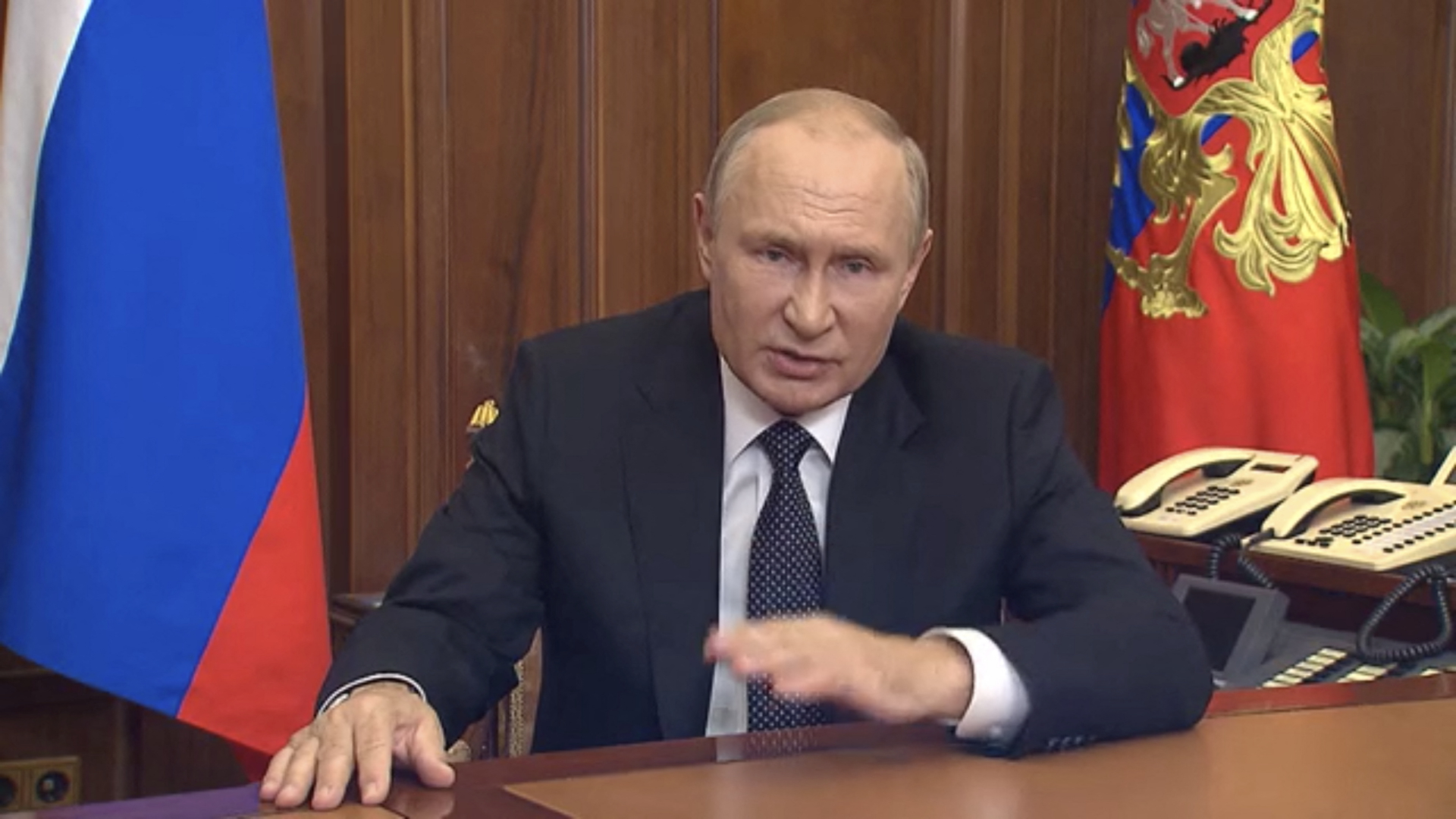 Russlands Präsident Wladimir Putin spricht bei einer Fernsehansprache