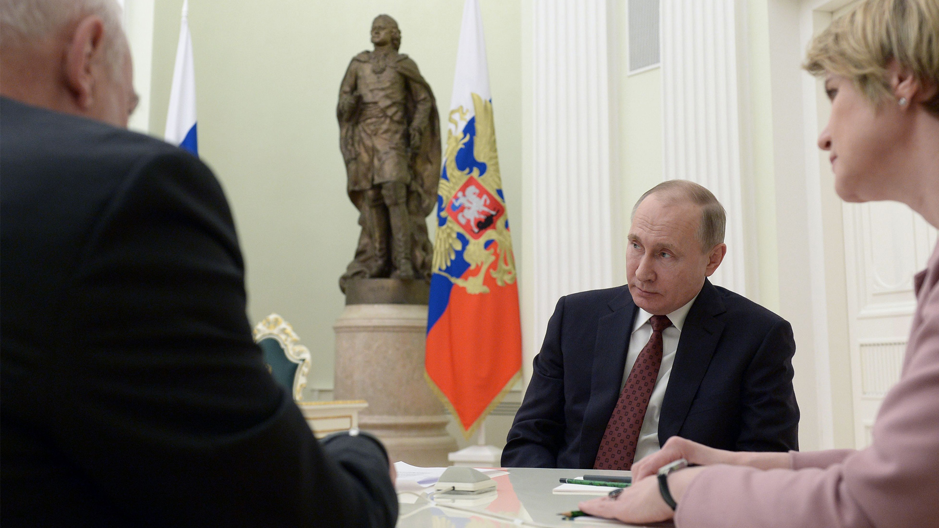 Putin bei einem Treffen nach seiner Wahl  | ALEXEI NIKOLSKY/SPUTNIK/KREMLIN/