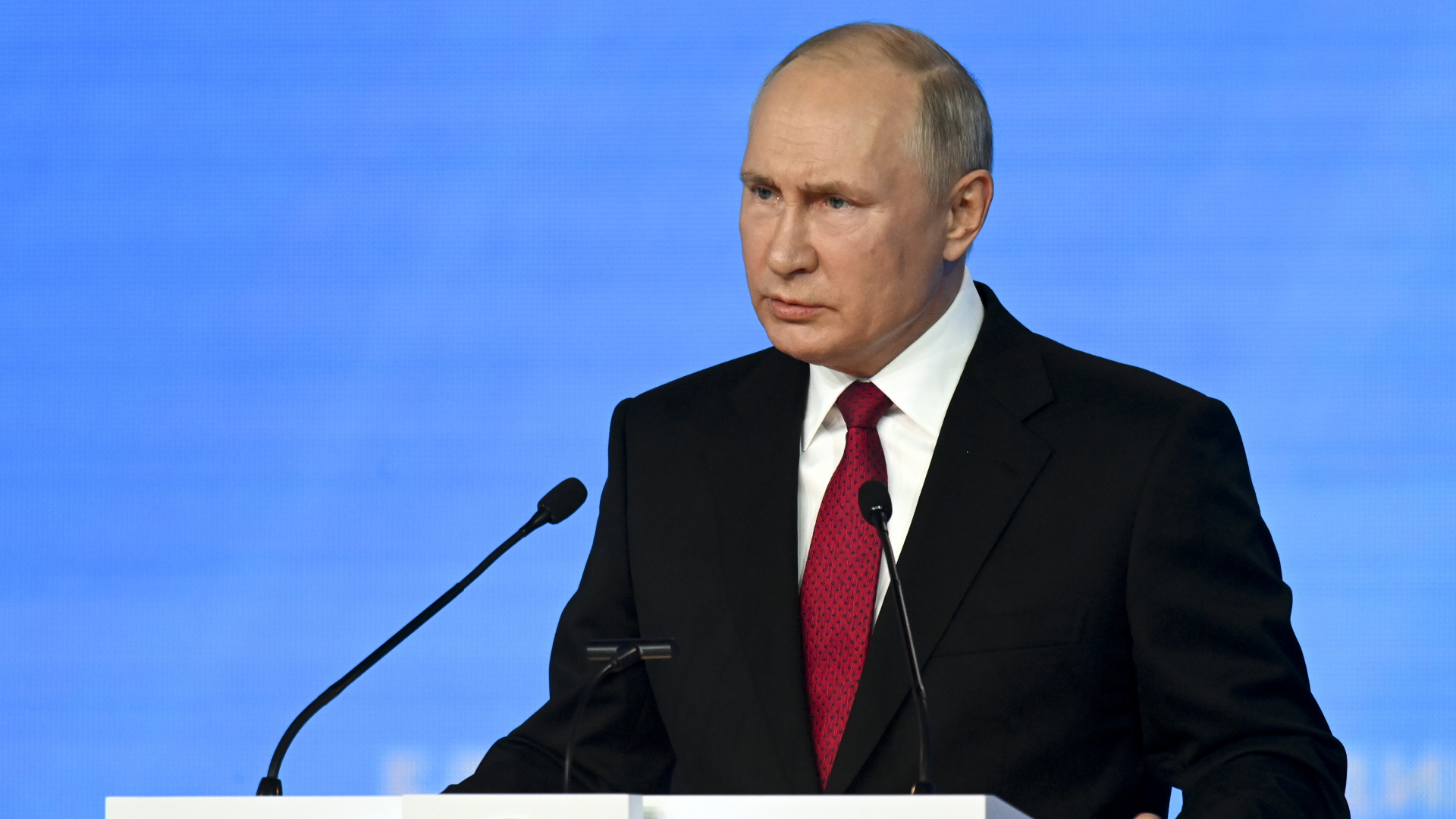 Wladimir Putin, Präsident von Russland, hält eine Rede auf dem Parteitag von "Einiges Russland". | dpa