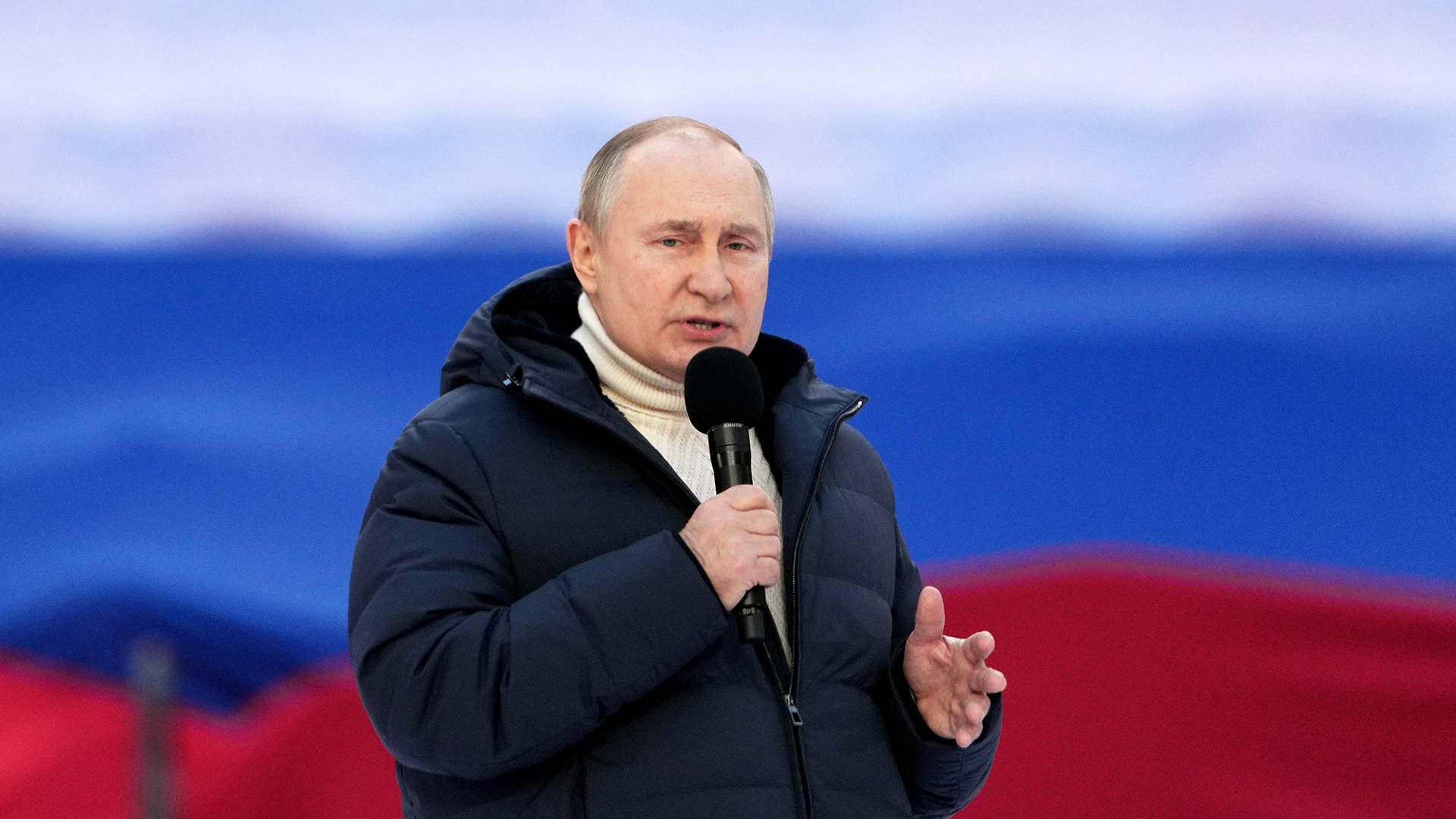 Wladimir Putin spricht im Luschniki-Stadion in Moskau. | EPA