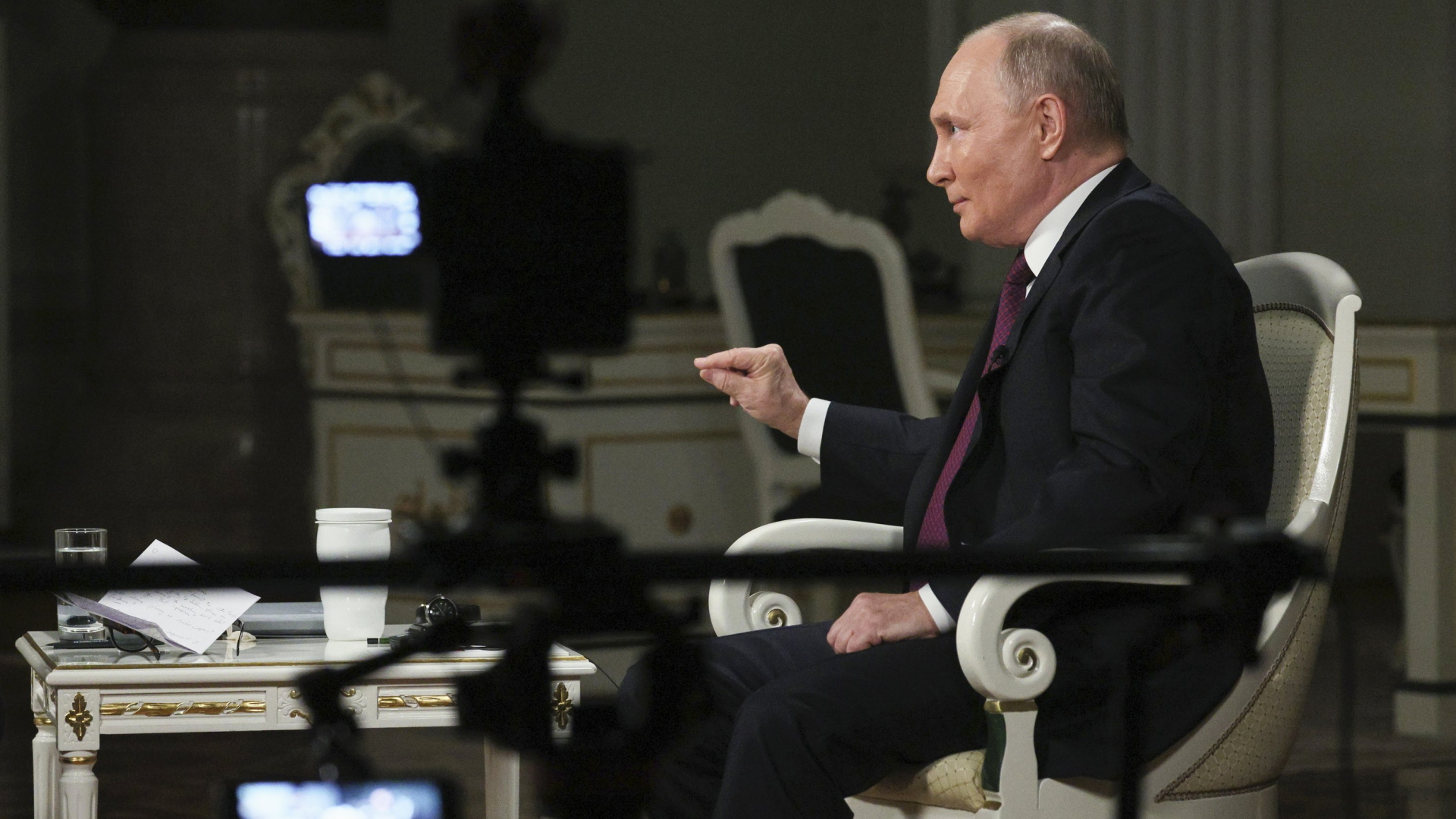 Wladimir Putin gibt ein Interview
