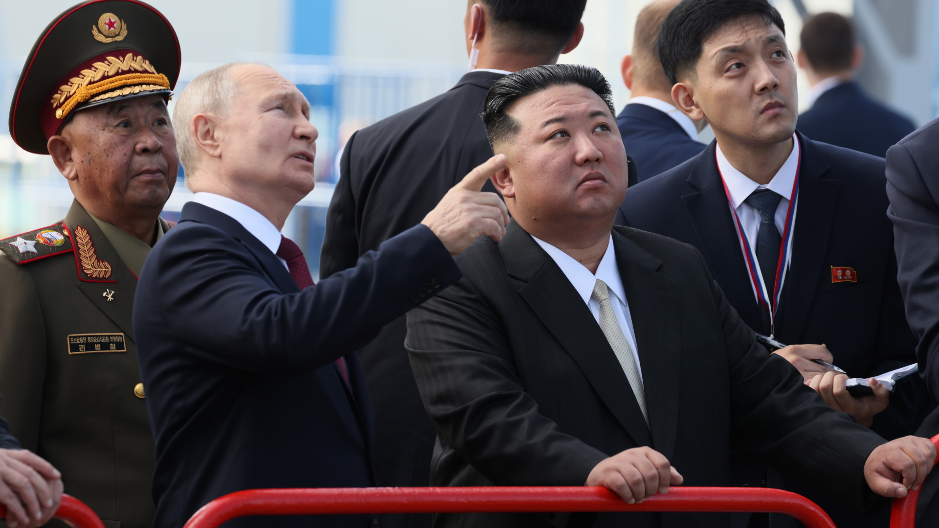 Wladimir Putin und Kim Jong Un am Weltraumbahnhof Wostotschny
