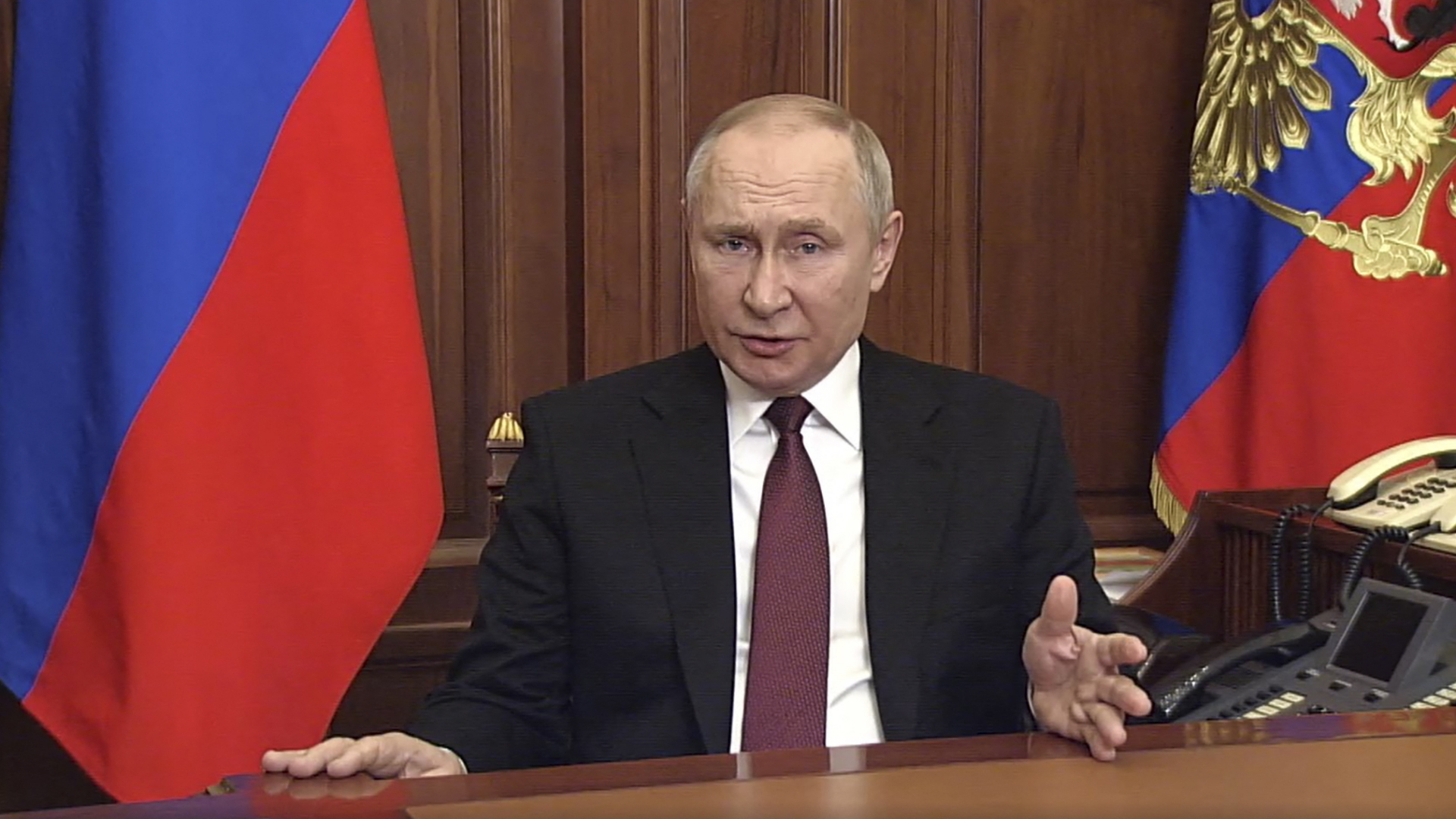Russlands Präsident Putin bei seiner Rede, in der er den Angriff auf die Ukraine ankündigt. | AFP