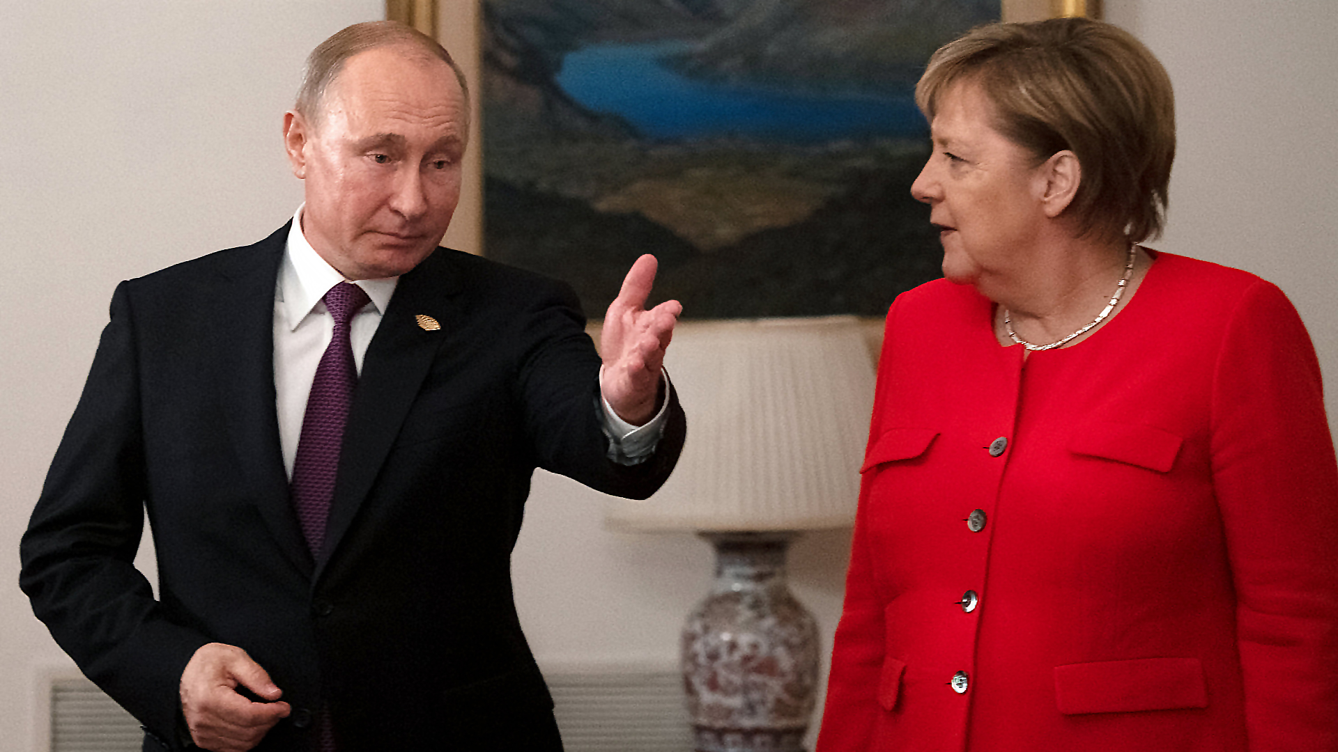 Wladimir Putin und Angela Merkel auf dem G20-Gipfel in Buenos Aires | Bildquelle: dpa