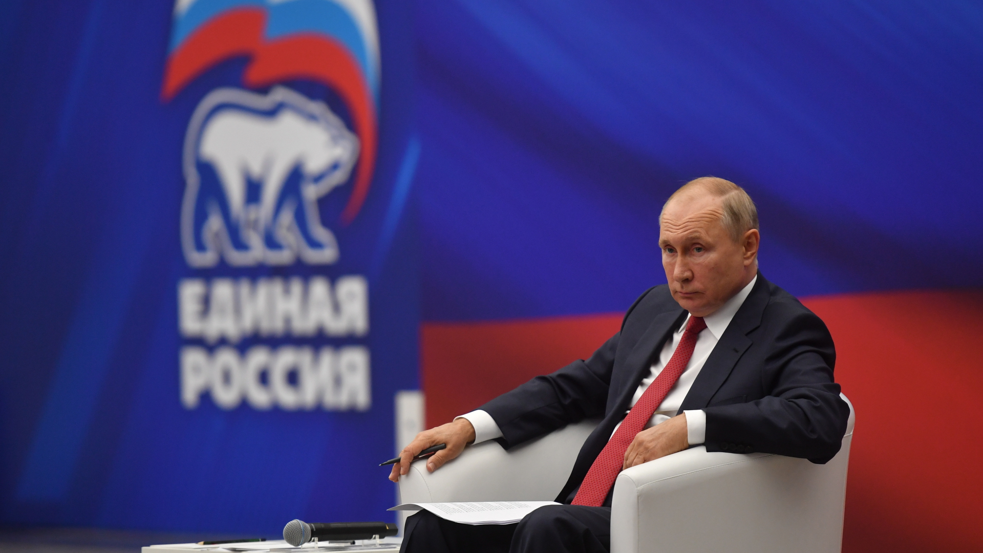 Wladimir Putin auf dem Parteitag der Partei "Geeintes Russland" | EPA