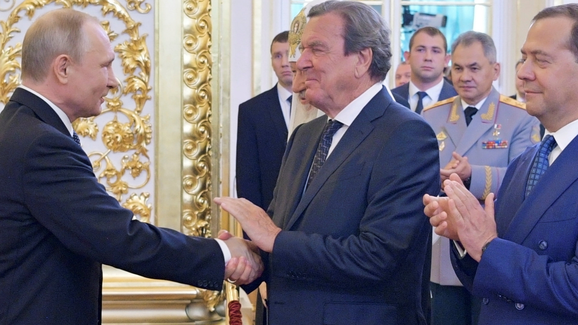 Putin und Schröder in Moskau (Archivbild aus dem Jahr 2018) | REUTERS