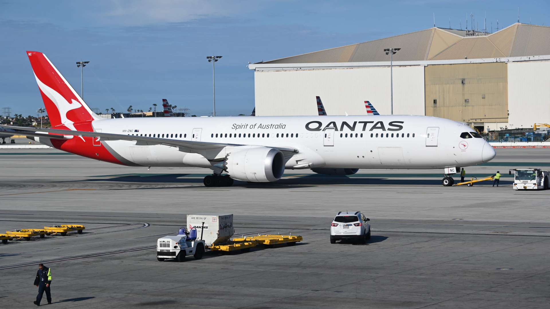 Ein Qantas-Passagierjet steht im Mai 2019 auf dem Flughafen von Los Angeles. | AFP