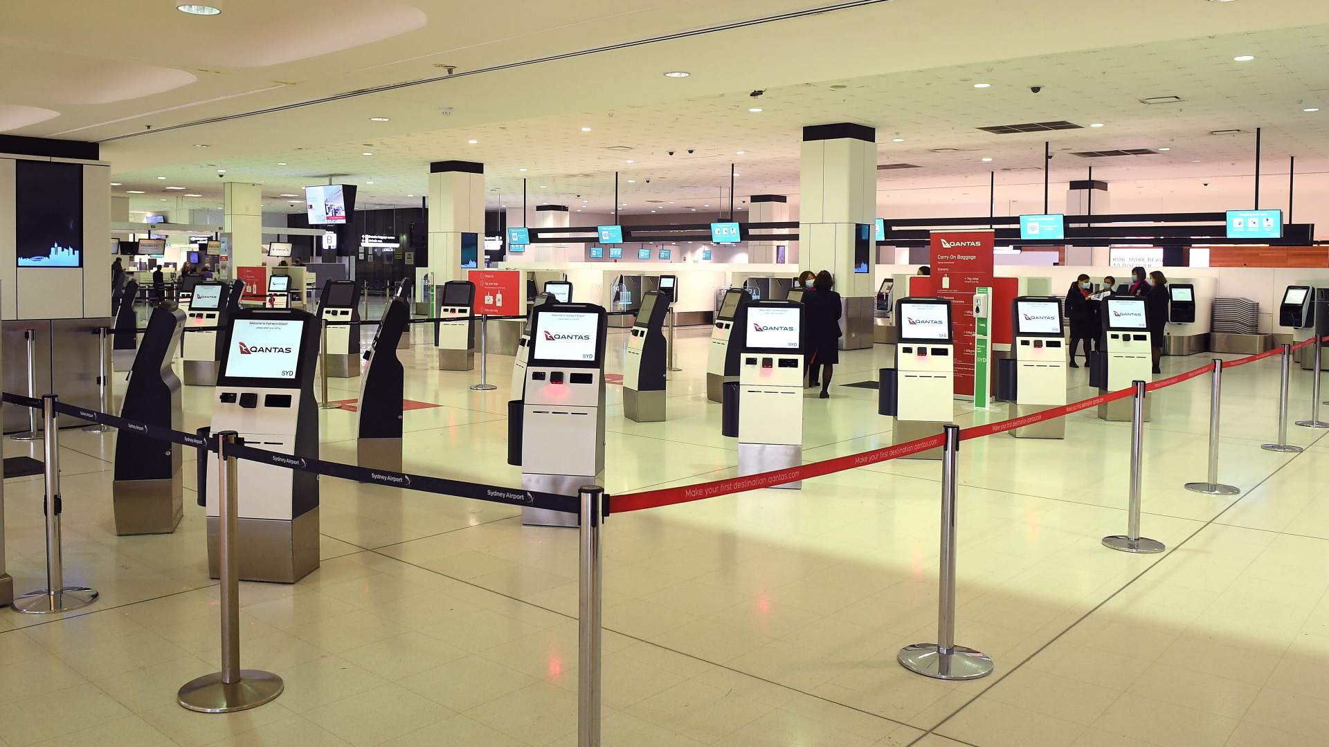 Menschenleerer Check-in-Schalter der Fluglinie Quantas am Flughafen Sydney im Juni 2021 | EPA