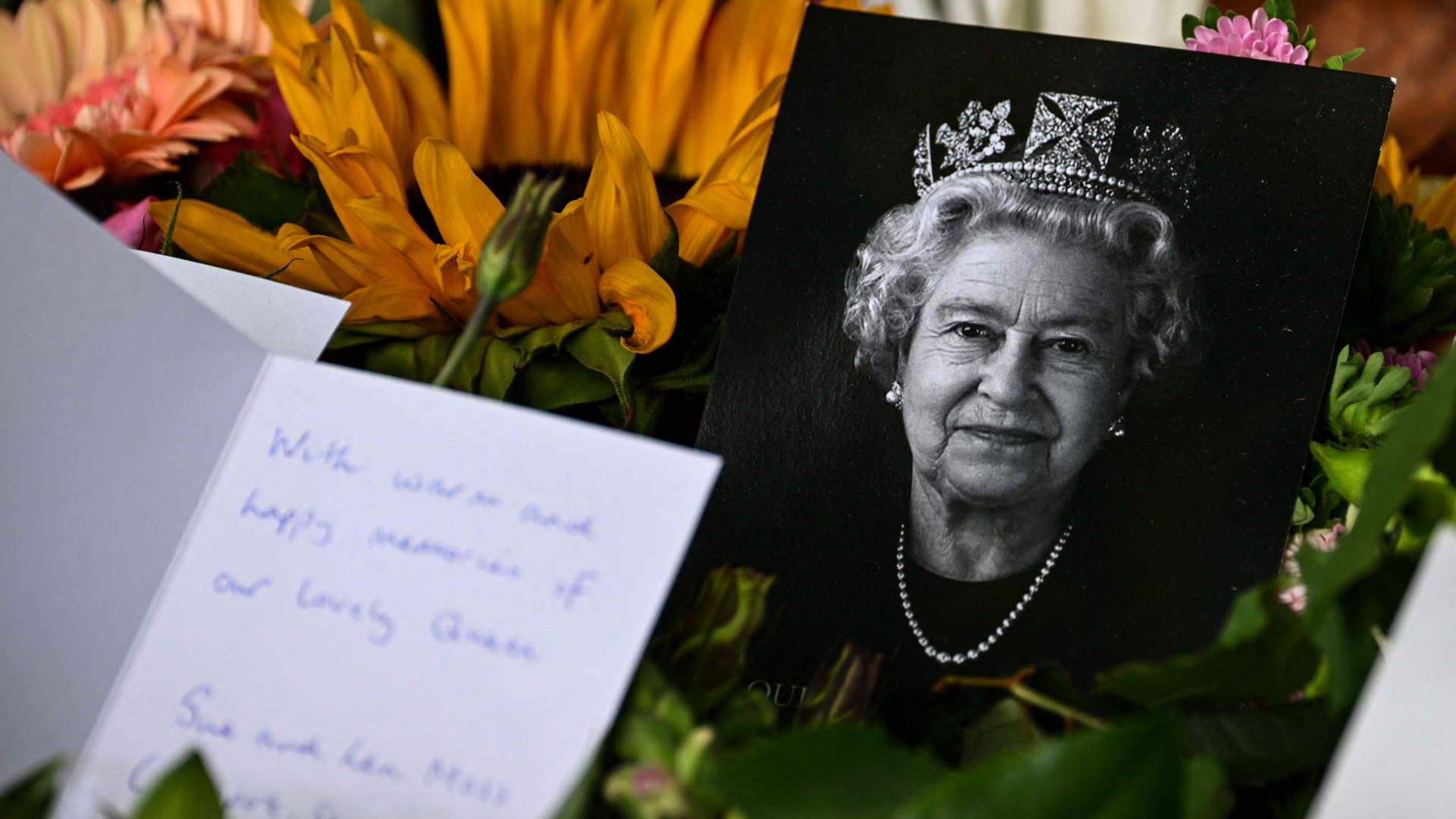 Bild der verstorbenen Queen in London | AFP