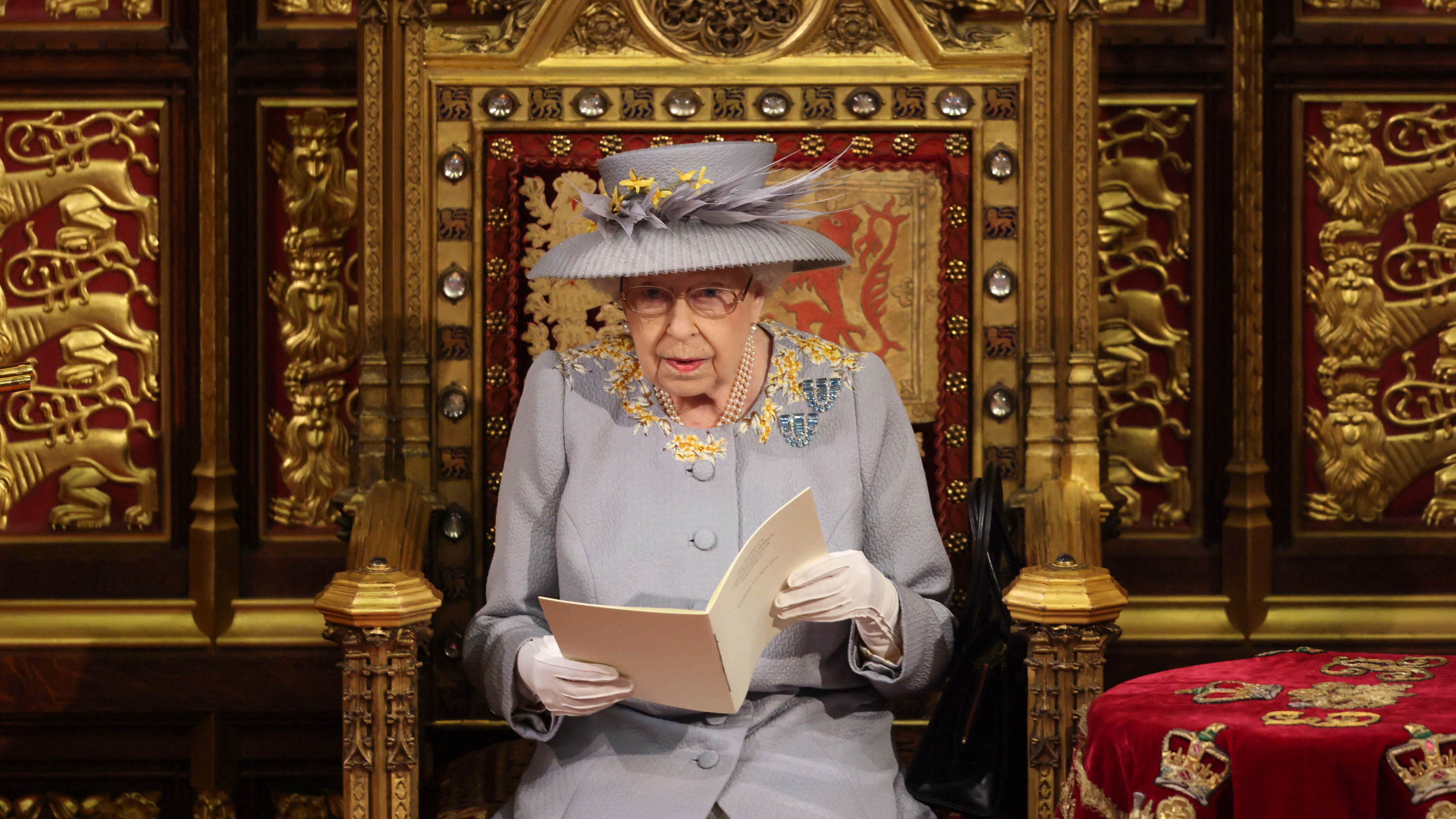 Queen Elizabeth II. hält eine Rede im House of Lords.