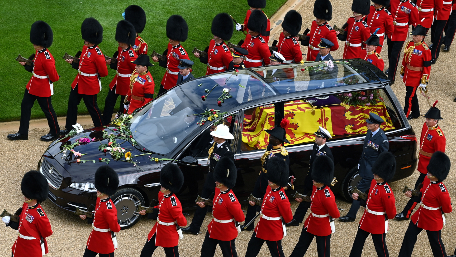Geleit der Queen in Windsor  | via REUTERS