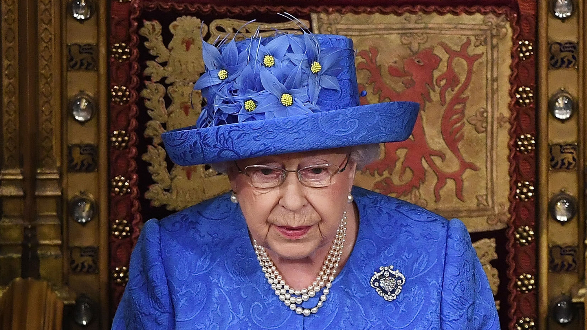 Die britische Königin Elizabeth II. eröffnet im Juni 2017 die neue Sitzungsperiode des Parlaments. | dpa
