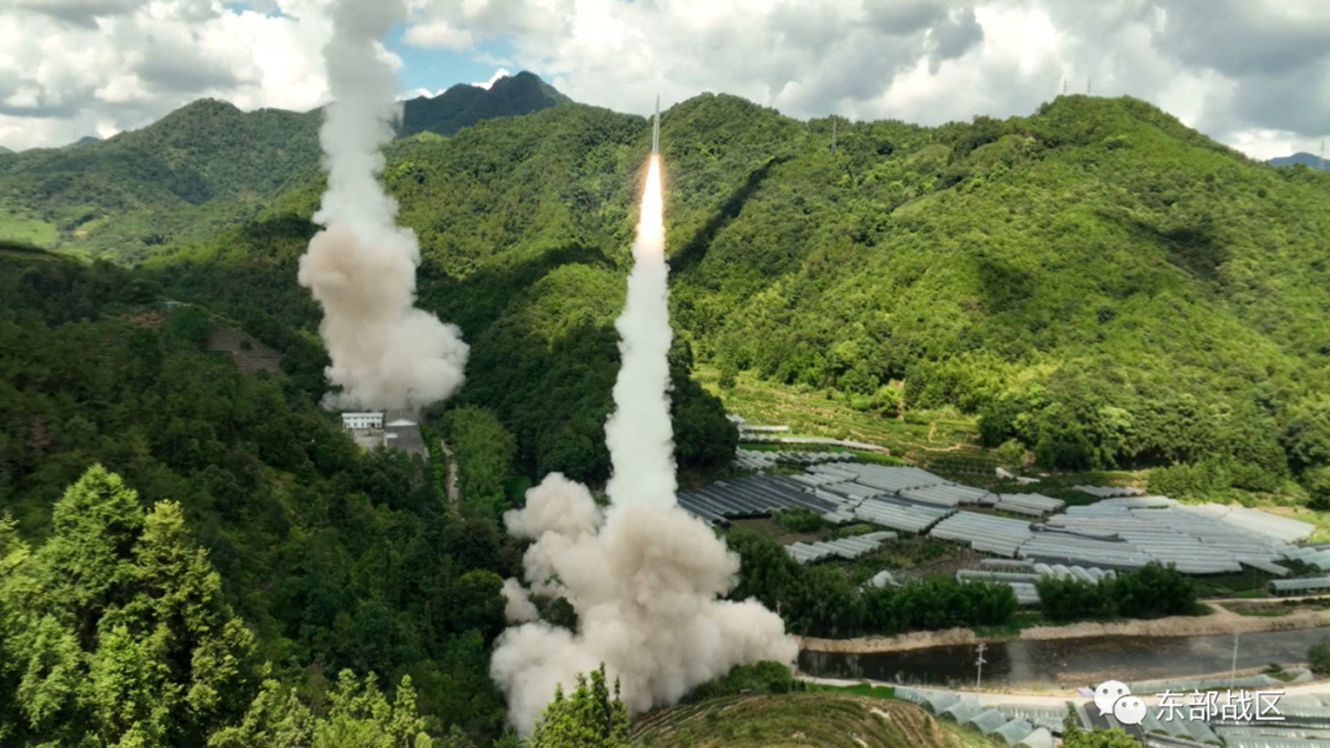 Konventioneller Raketentest durch die chinesische Volksbefreiungsarmee in den Gewässern vor der Ostküste Taiwans. | via REUTERS