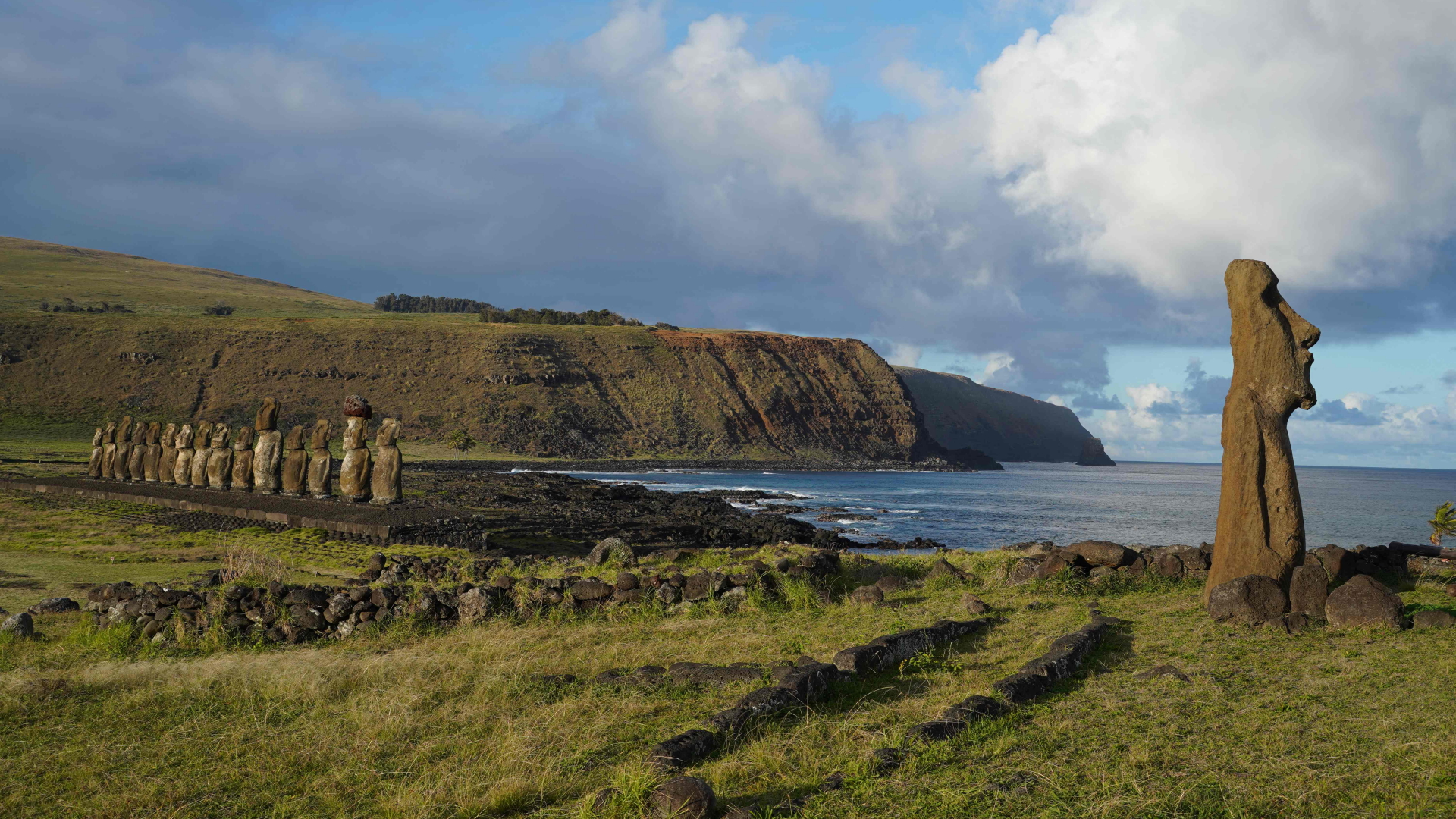Moai-Statuen auf Rapa Nui, der Osterinsel, 3700 Kilometer von der chilenischen Küste entfernt. | AFP