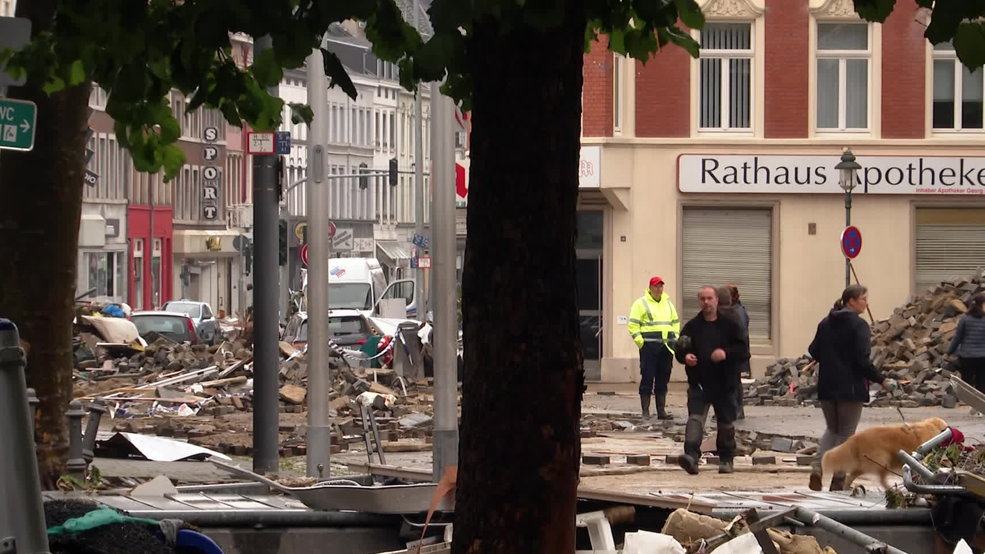 Die von der Flut zerstörte Rathausstraße in Stolberg (Archivbild).  | WDR