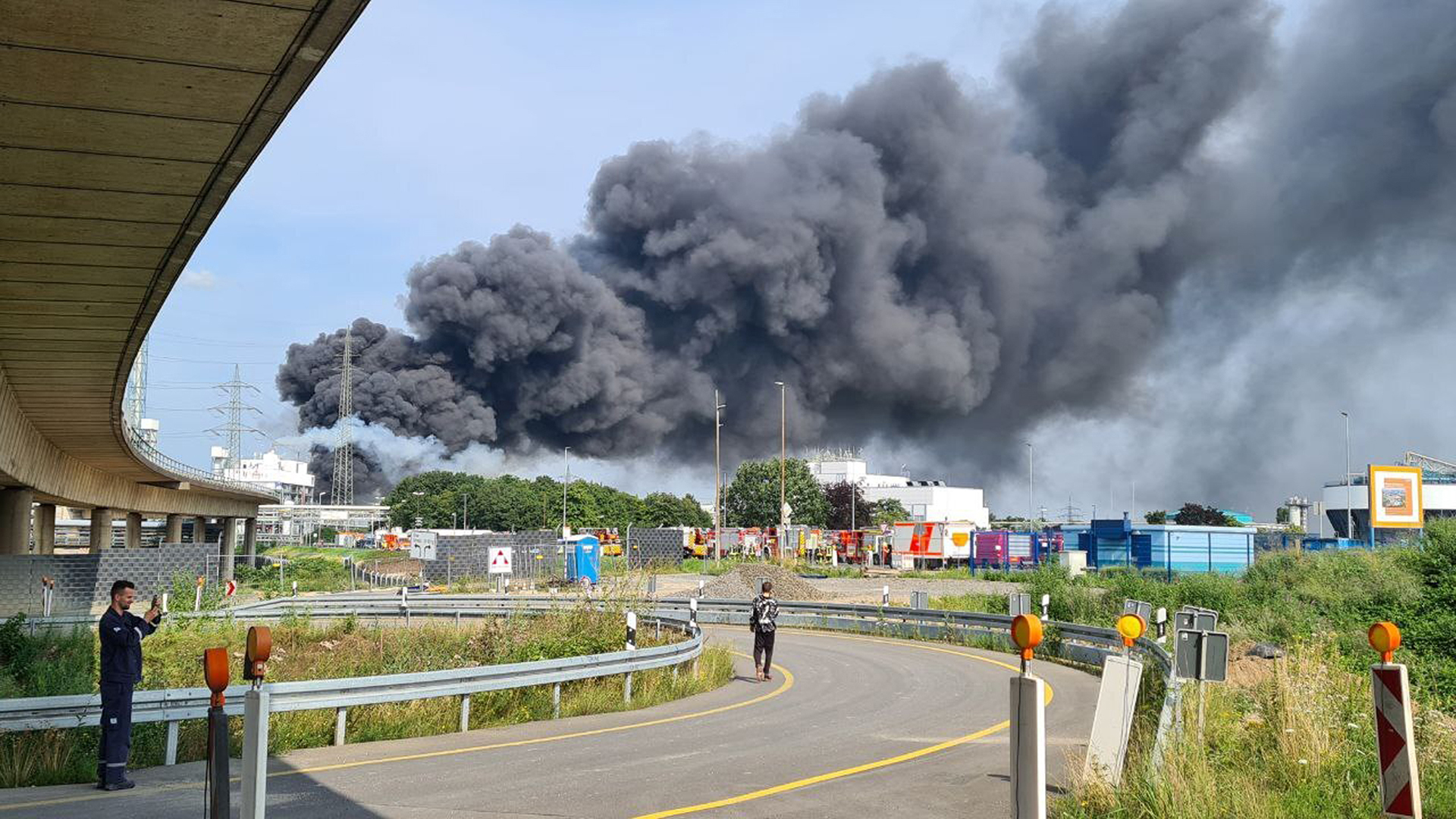 Rauch nach Explosion in Leverkusen