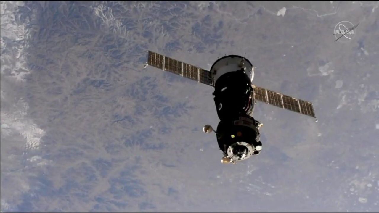 Die Raumkapsel kurz nach dem Abdocken von der ISS mit dem Astronauten Alexander Gerst an Bord | Bildquelle: dpa