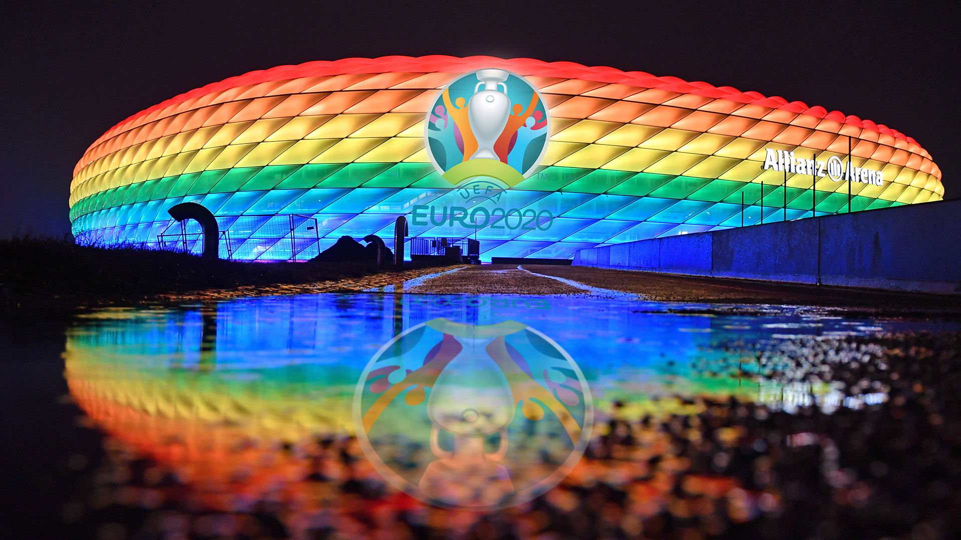 Die Allianz Arena leuchtet in den Regenbogenfarben. | imago images/Sven Simon