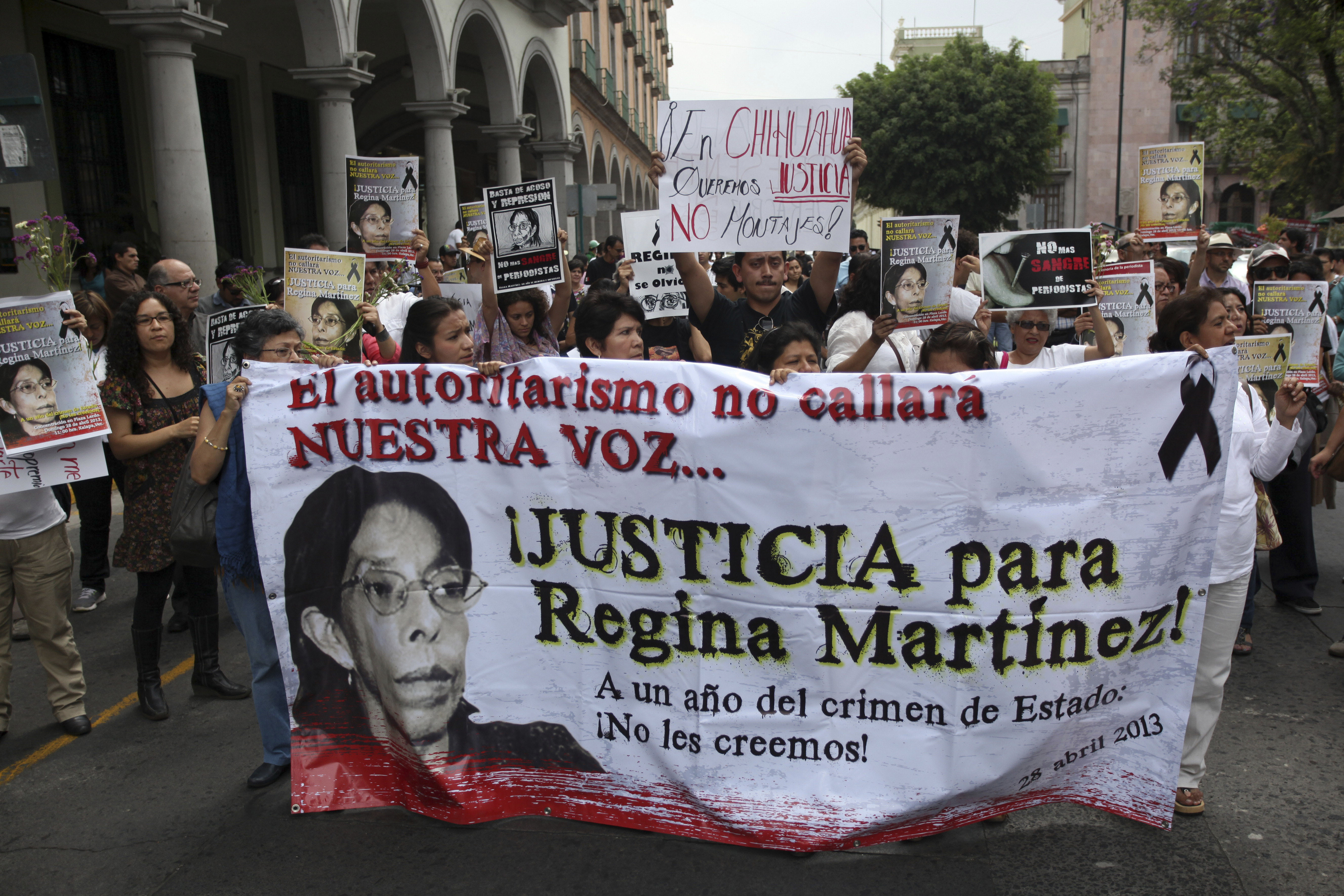 Protestbanner nach dem Mordes an Regina Martinez (Archivbild)