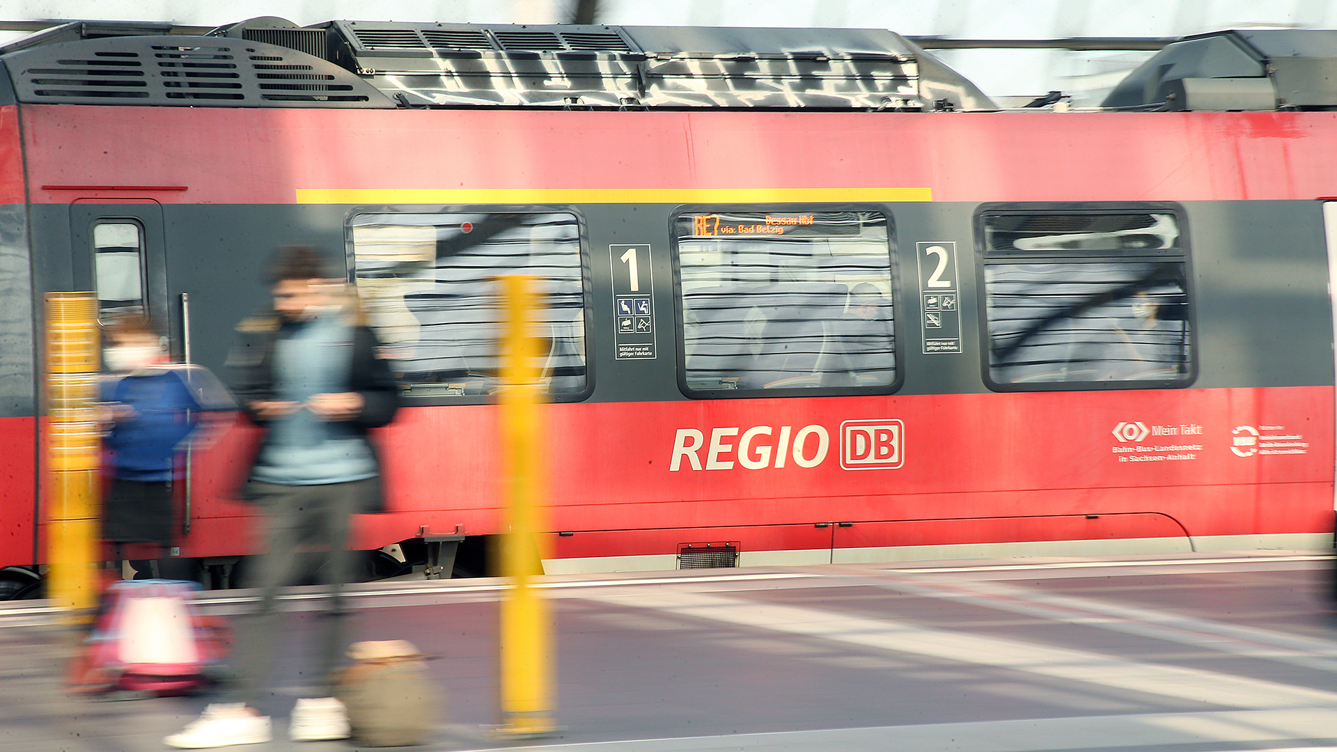 Bahnsteig in Berlin mit Regionalbahn | dpa