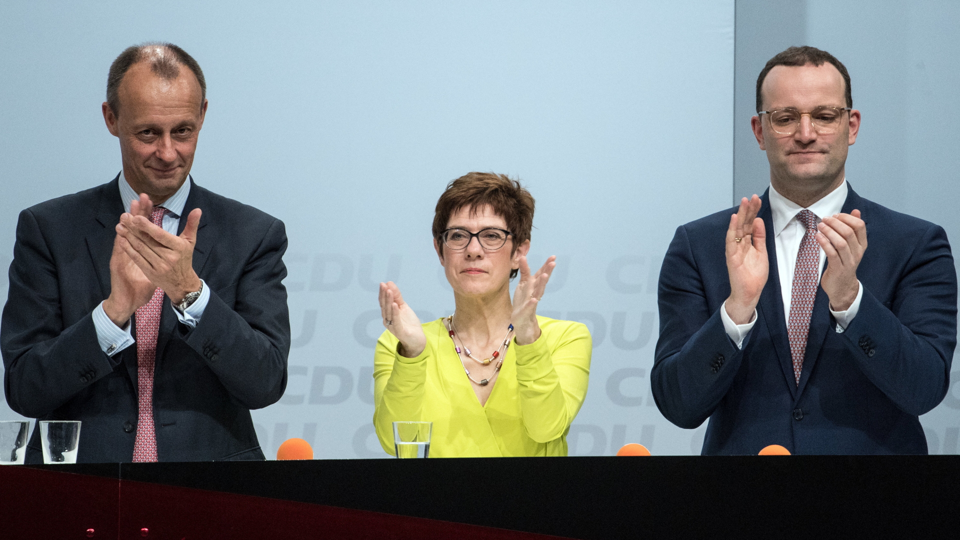 Friedrich Merz, Annegret Kramp-Karrenbauer und Jens Spahn bei einer CDU-Regionalkonferenz | Bildquelle: dpa