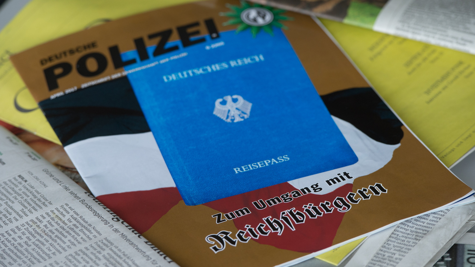 Ausgabe der Zeitschrift "Deutsche Polizei" mit dem Thema "Umgang mit Reichsbürgern" | dpa