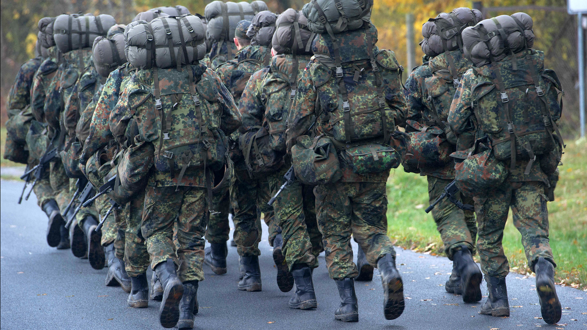Soldaten in der Grundausbildung in Parow (Mecklenburg-Vorpommern) bei Stralsund. (Archivbild November 2016)