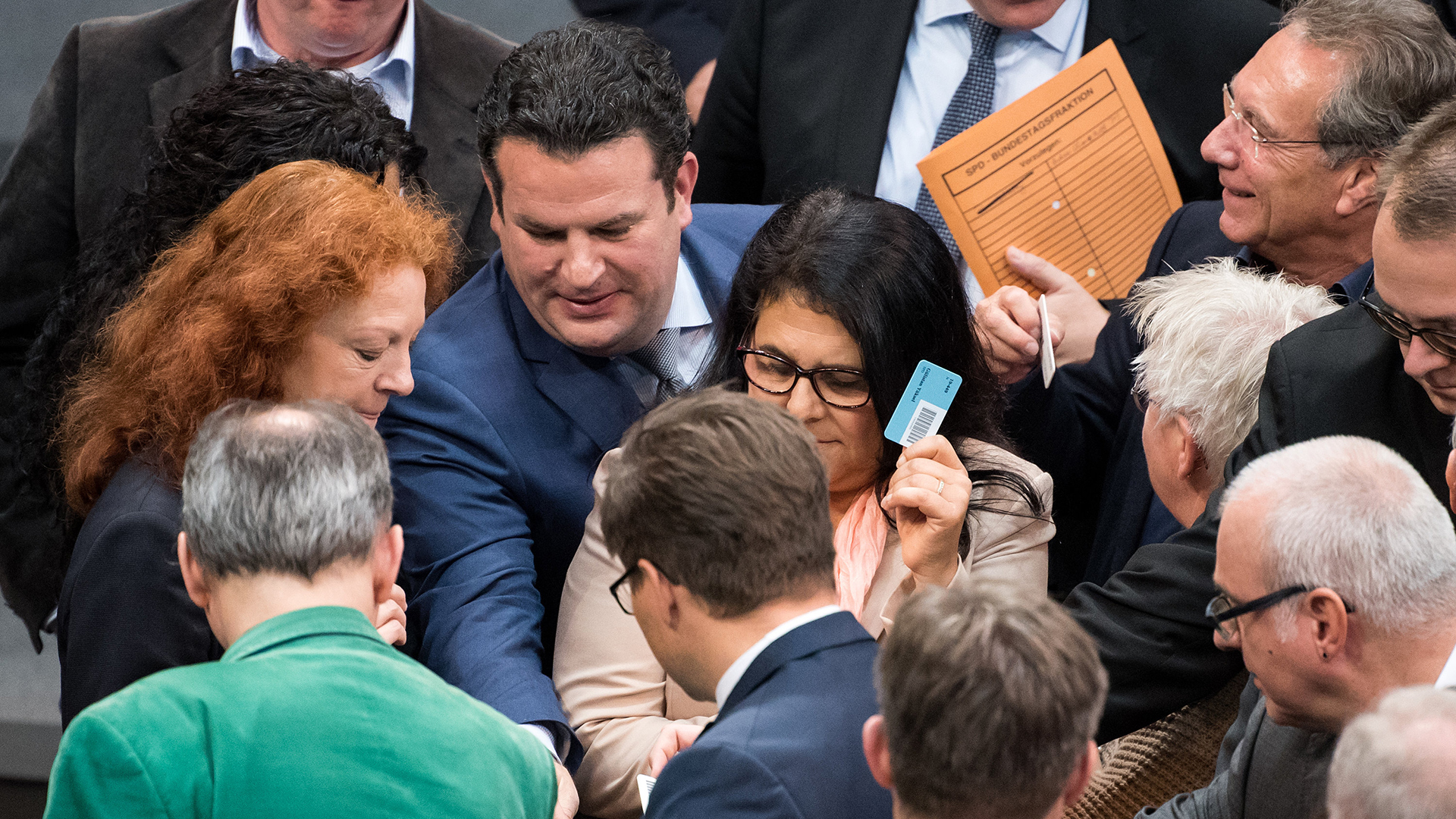 Abstimmung im Bundestag | Bildquelle: dpa