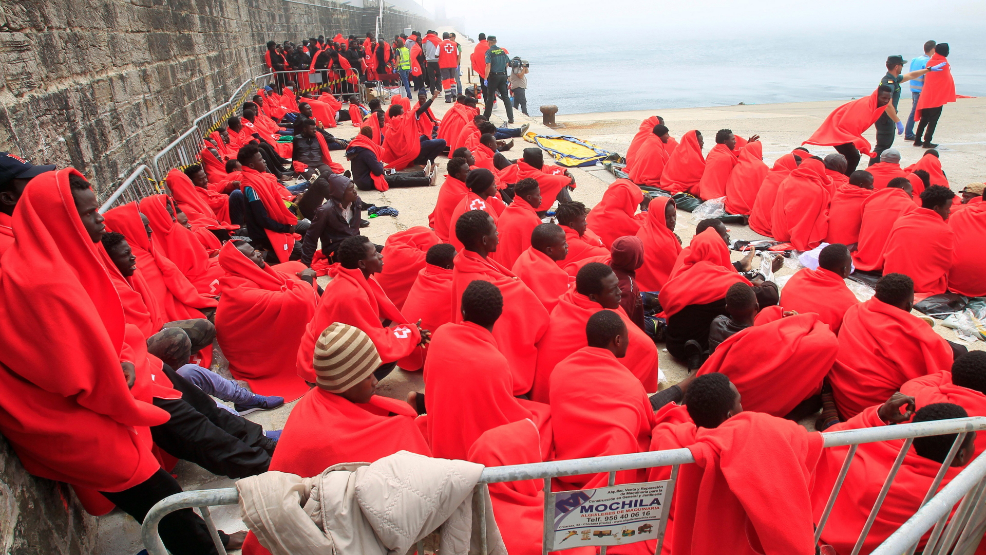 Die spanische Seenotrettung hat Hunderte Flüchtlinge auf dem Mittelmeer gerettet. | A. CARRASCO RAGEL/EPA-EFE/REX/Sh