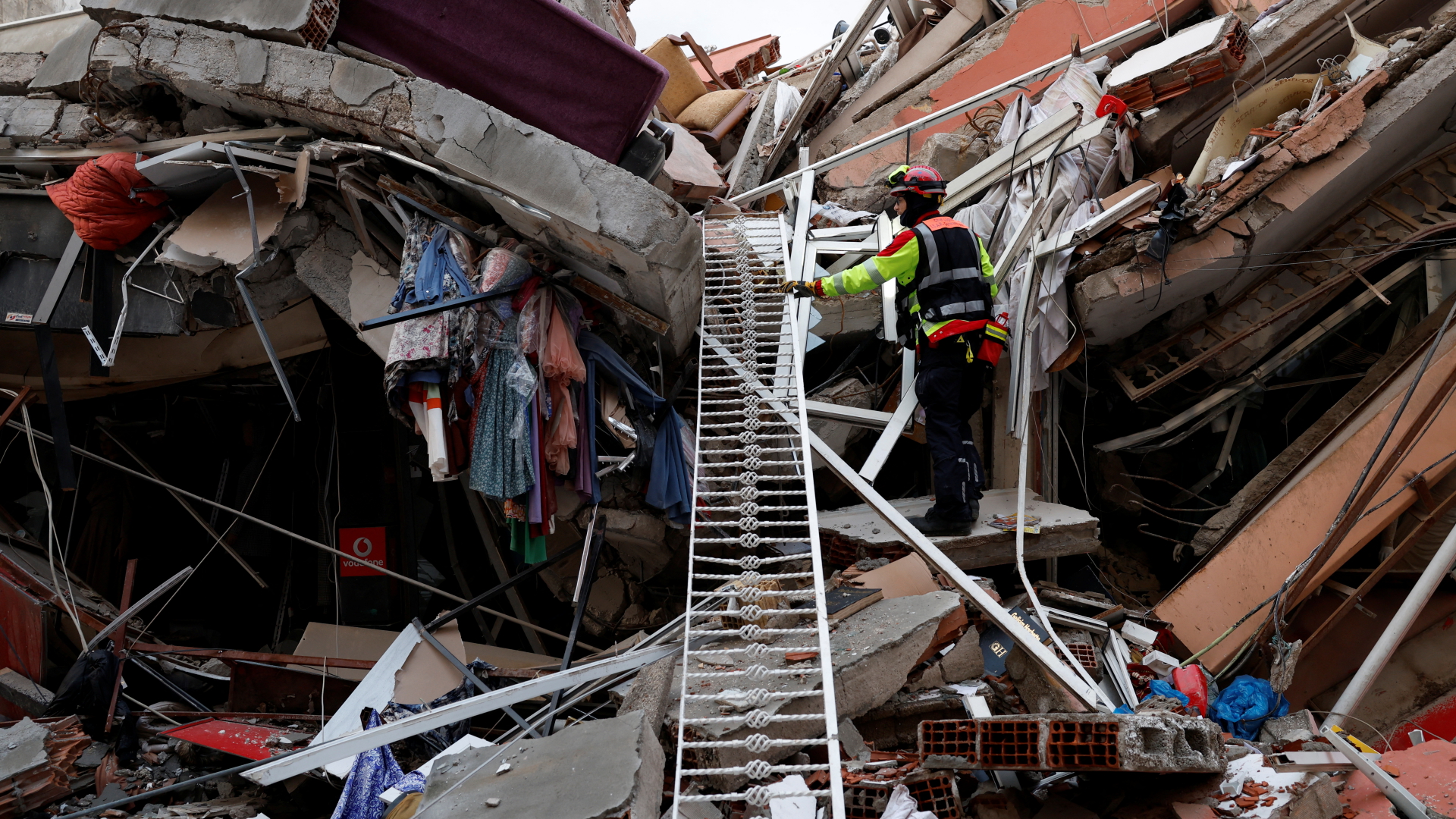 Liveblog zum Erdbeben: ++ Rettungskräfte aus 36 Ländern im Einsatz ++