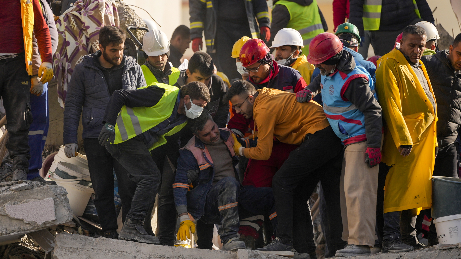 Liveblog zum Erdbeben: ++ Rettungskräfte aus 36 Ländern im Einsatz ++