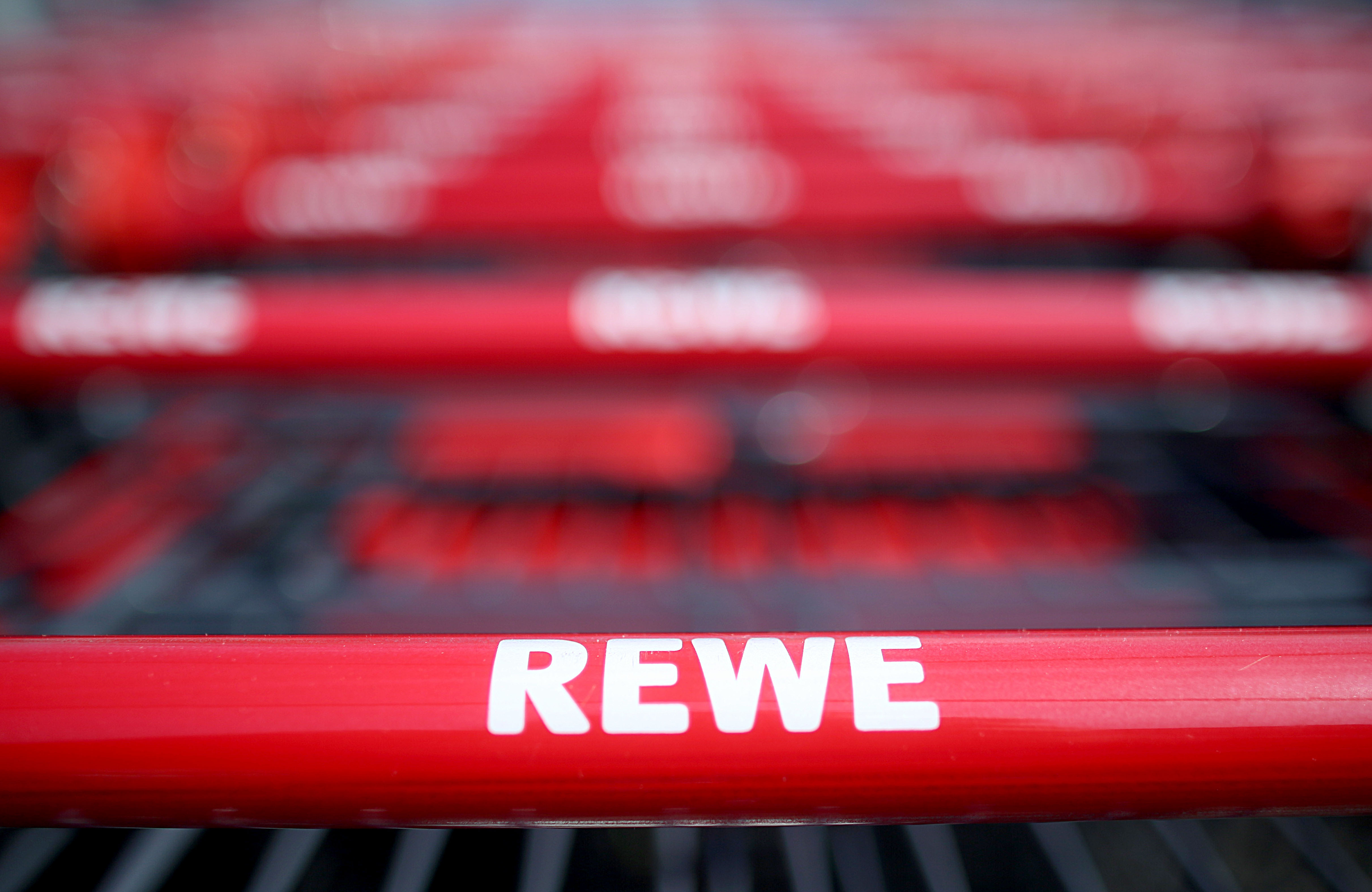 Einkaufswagen der Supermarkt-Kette Rewe | picture alliance/dpa