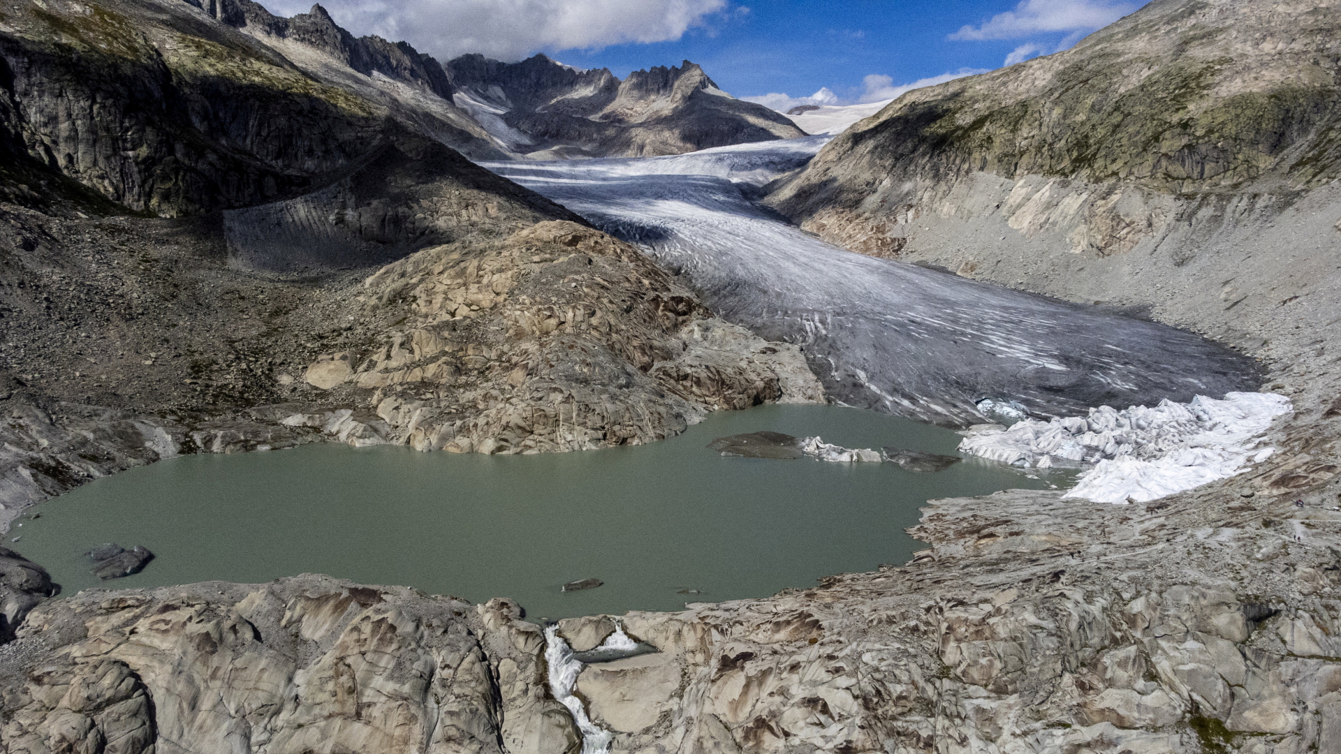 See mit Schmelzwasser des Rhonegletschers | REUTERS