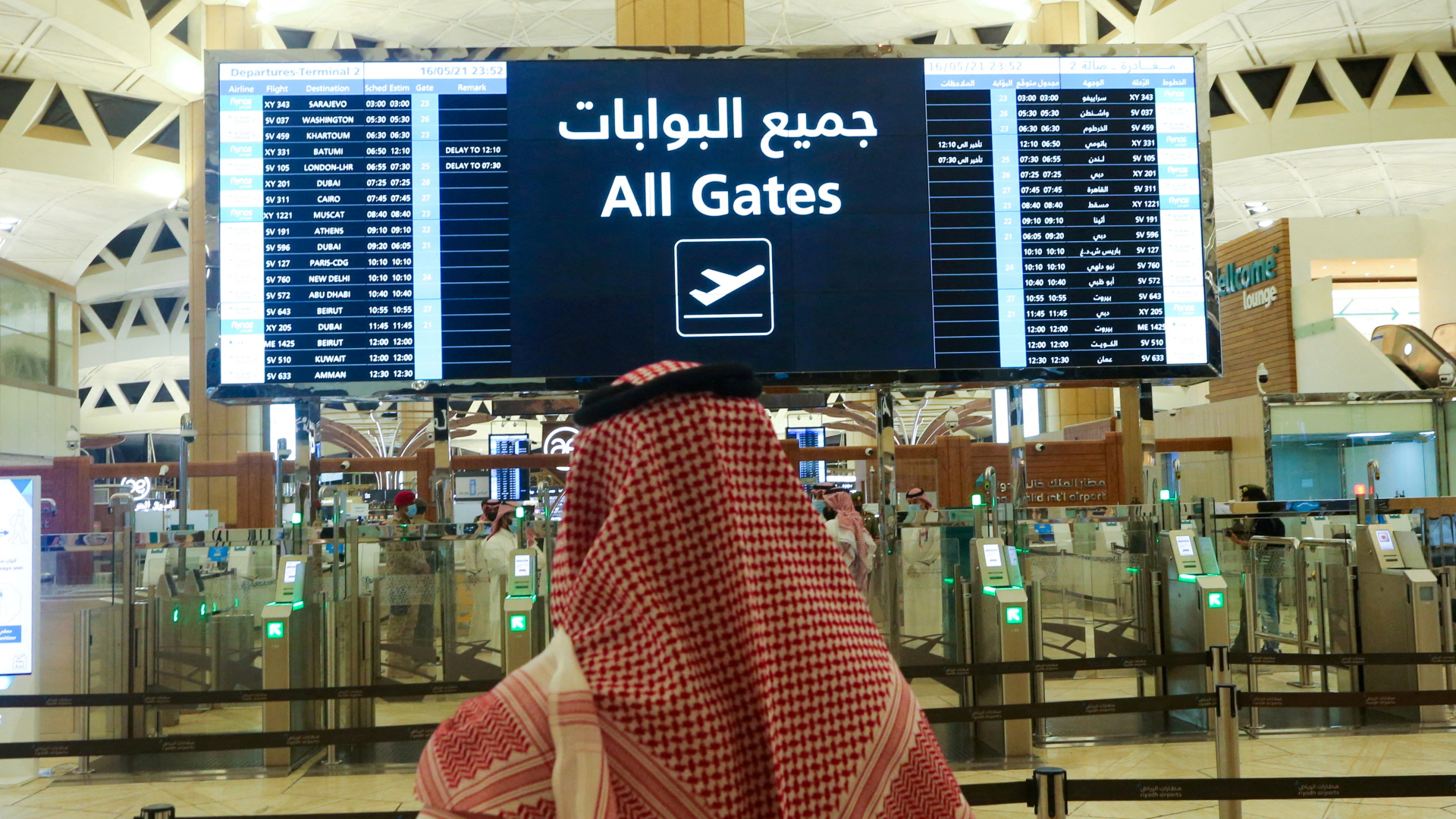 Ein Mann am Flughafen in Riad | REUTERS