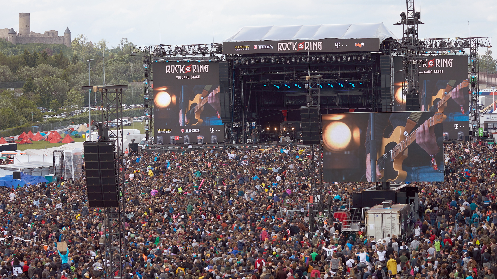 Tausende Menschen drängen sich beim Rock am Ring-Festival (Archivbild von 2019) | dpa