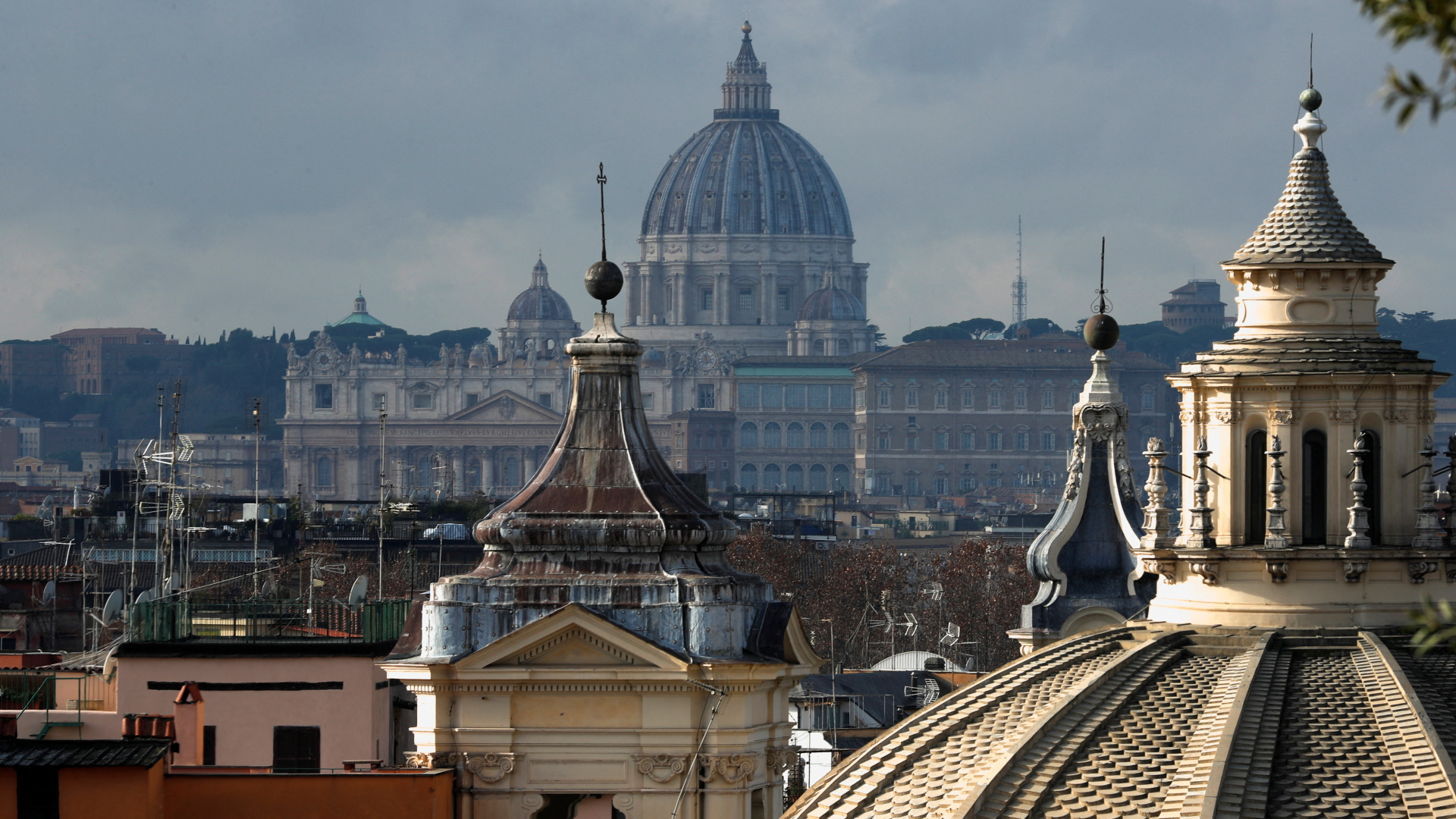 Blick auf die Kuppel des Petersdoms | REUTERS