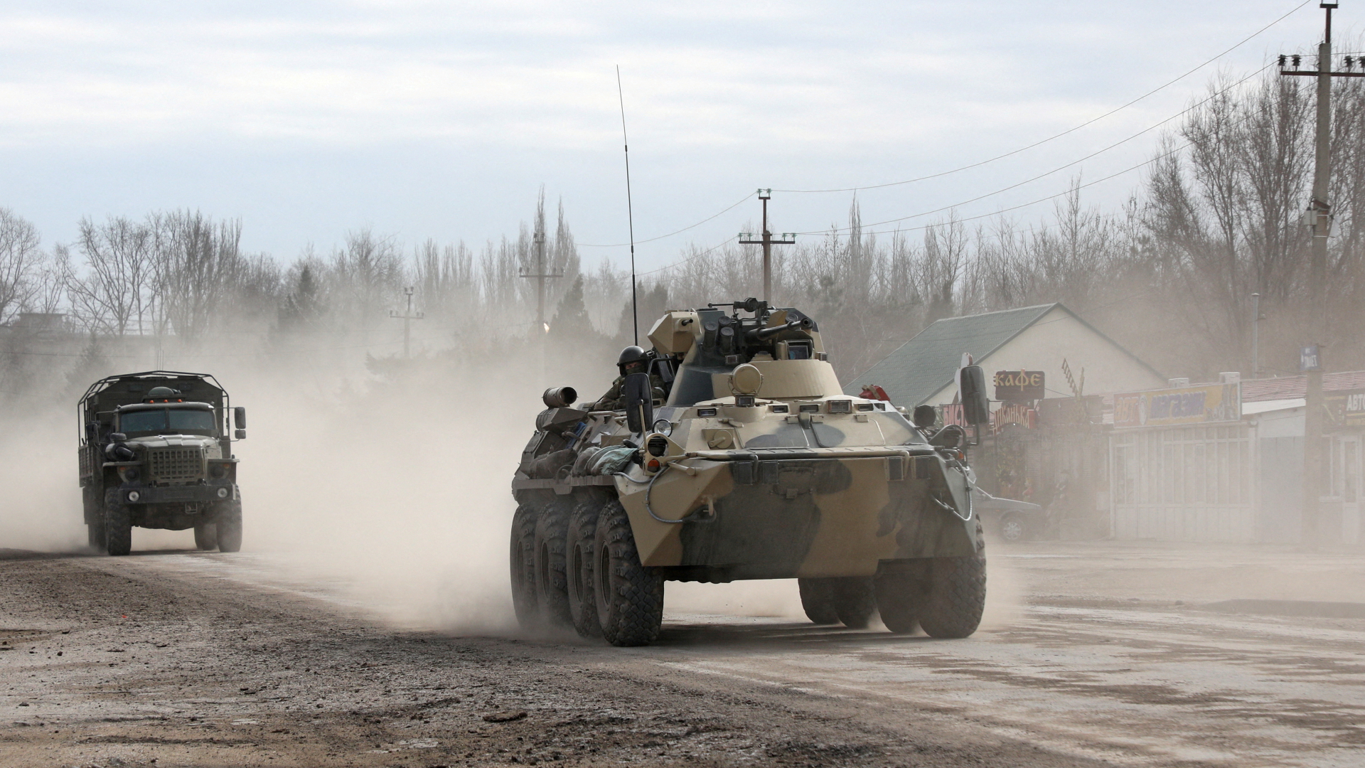 Russische Militärfahrzeuge in der Ukraine | REUTERS