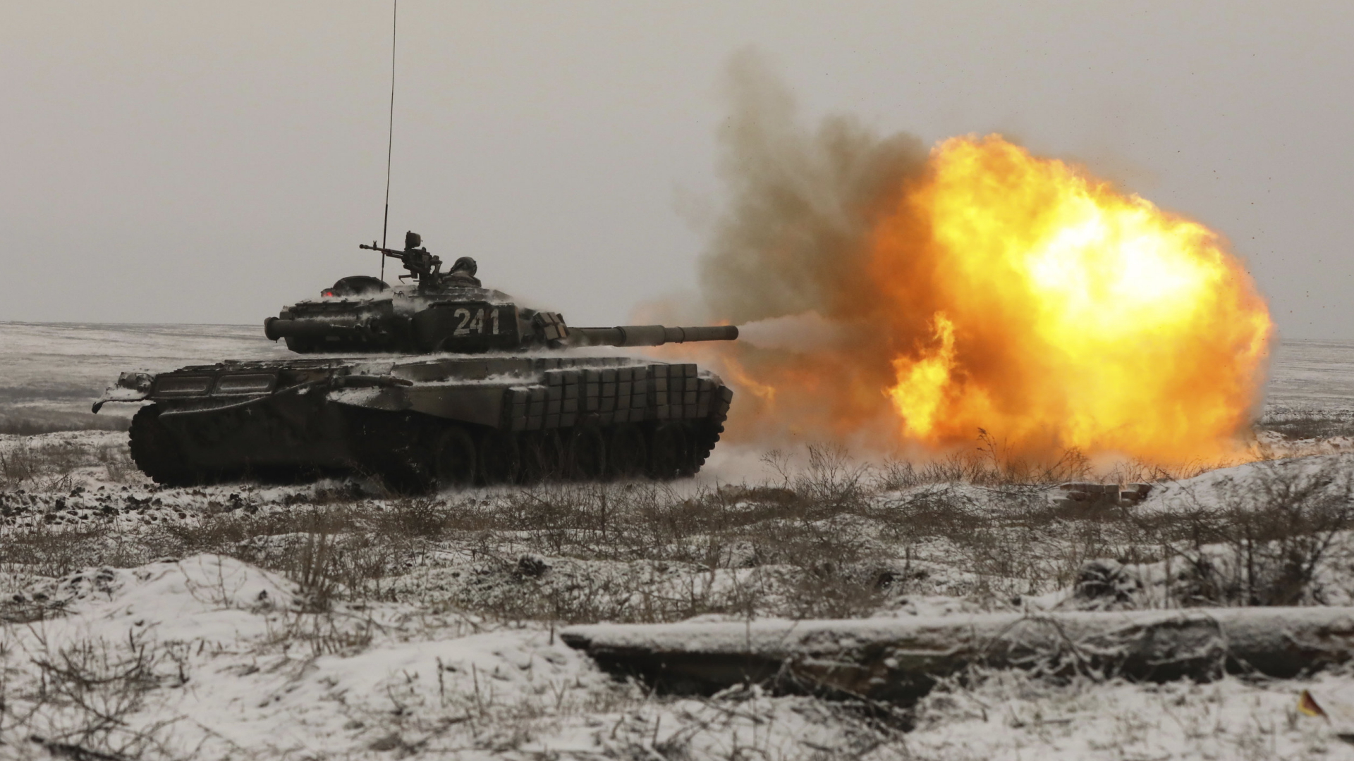 Ein russischer Panzer vom Typ T-72B3 bei Übungen in Südrussland (Foto vom 12. Januar 2022) | AP